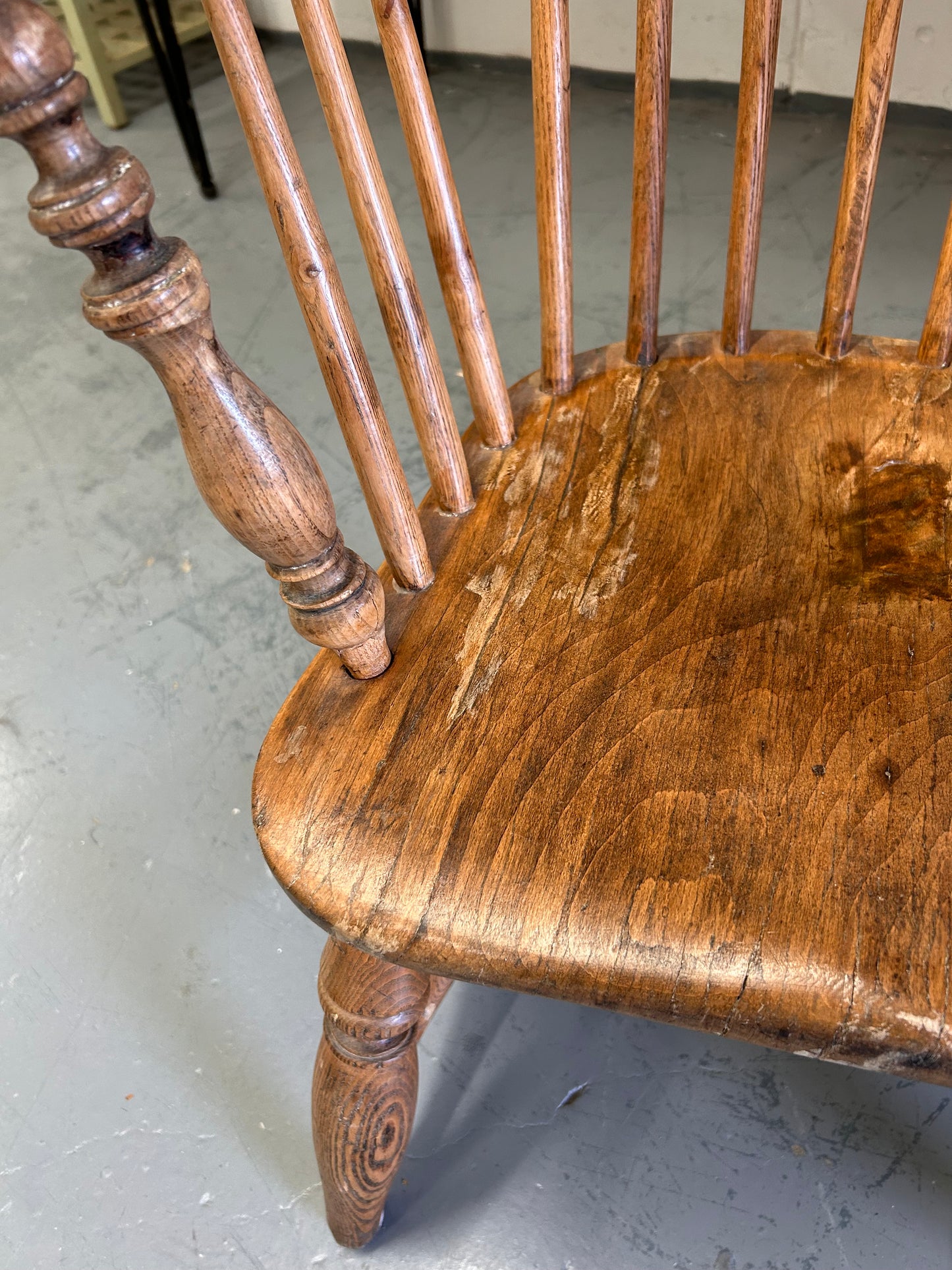 19thC English Hoop back Windsor armchair with spindles turned supports solid sturdy