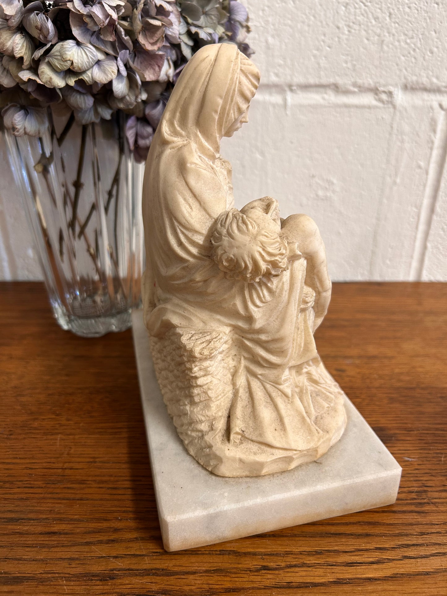 Vintage sculpture titled "Pieta" depicts Mary holding Jesus G. Ruggeri Alabaster & Marble