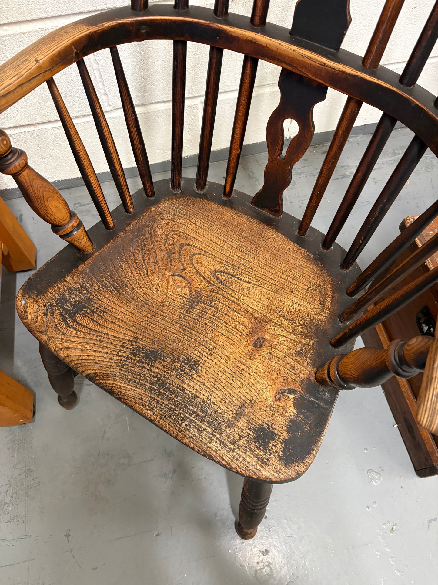 19thC Ash & Elm Windsor armchair - spindles turned supports solid sturdy