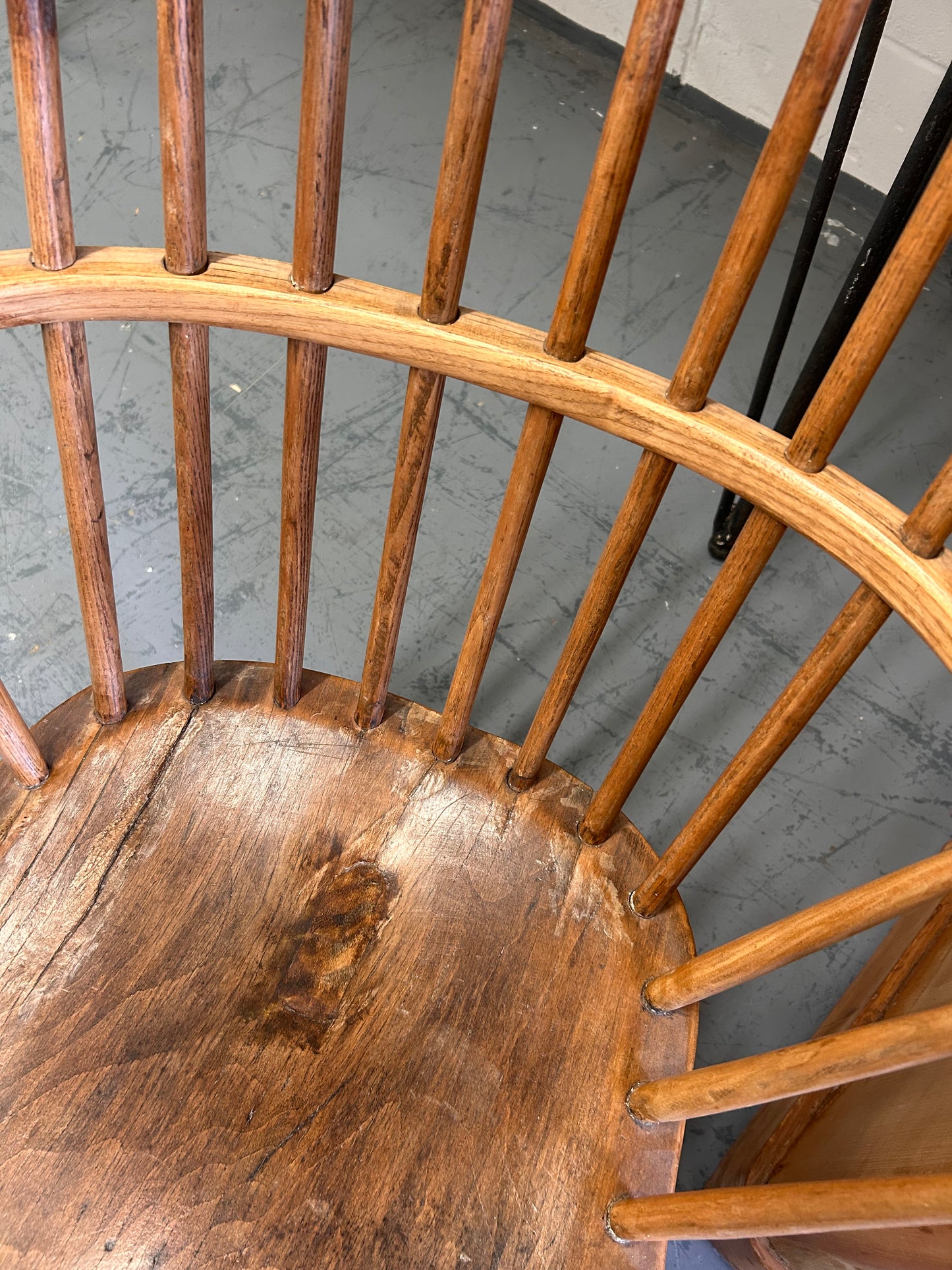 19thC English Hoop back Windsor armchair with spindles turned supports solid sturdy