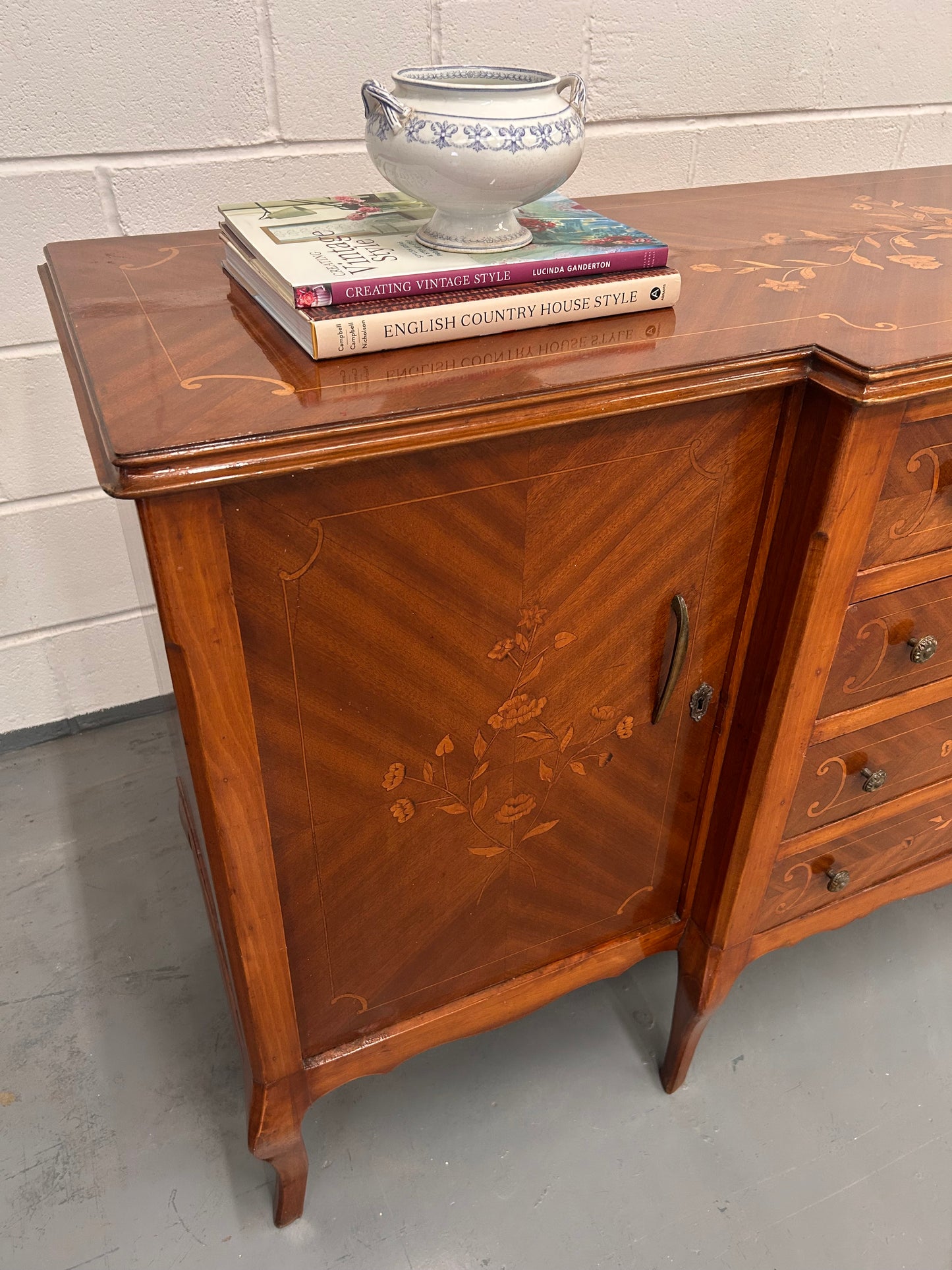 Beautifully shaped Vintage French sideboard with 4 drawers 2 cupboards