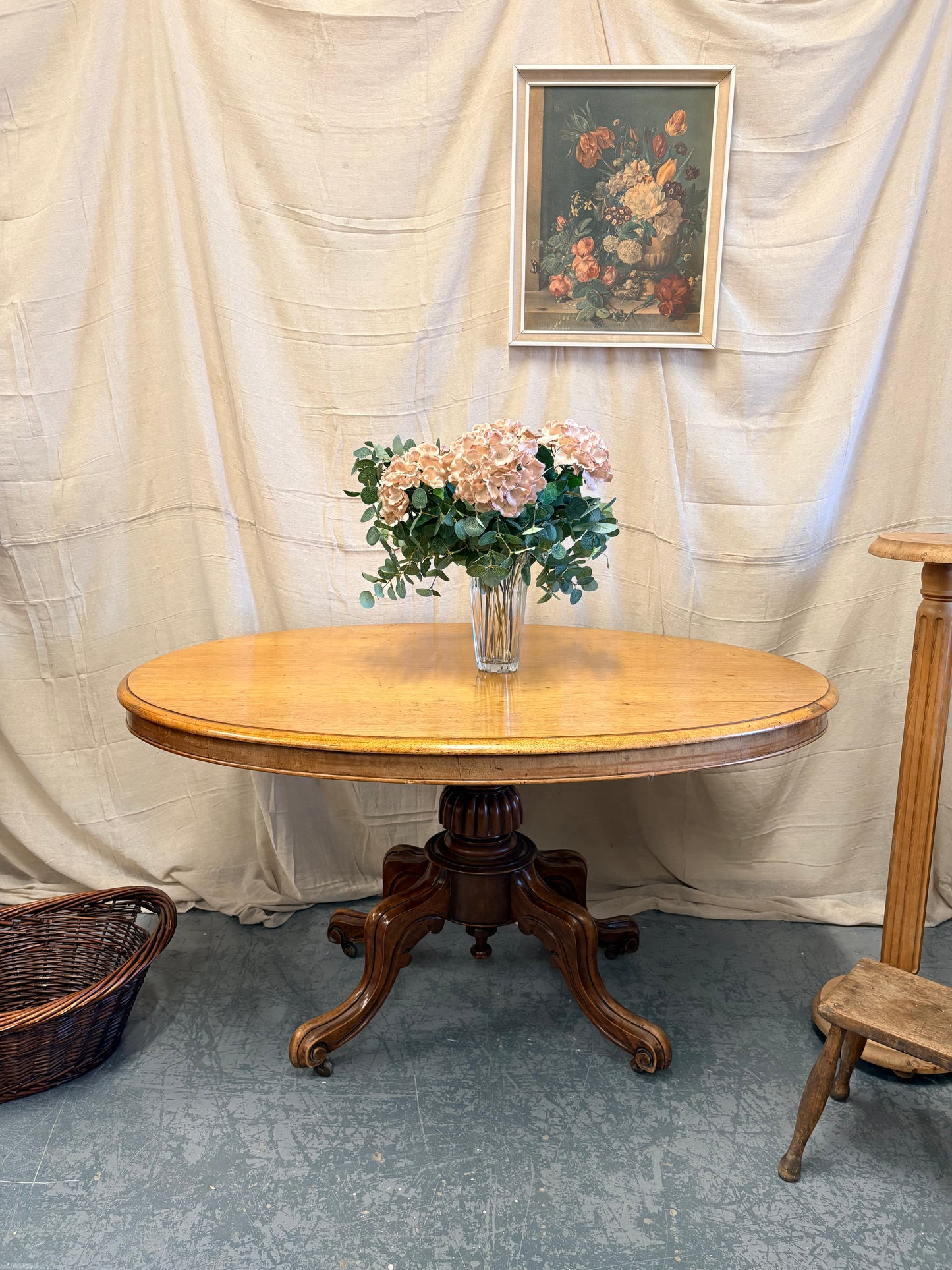 Victorian Antique Mahogany Oval Tilting Breakfast Table Carved legs