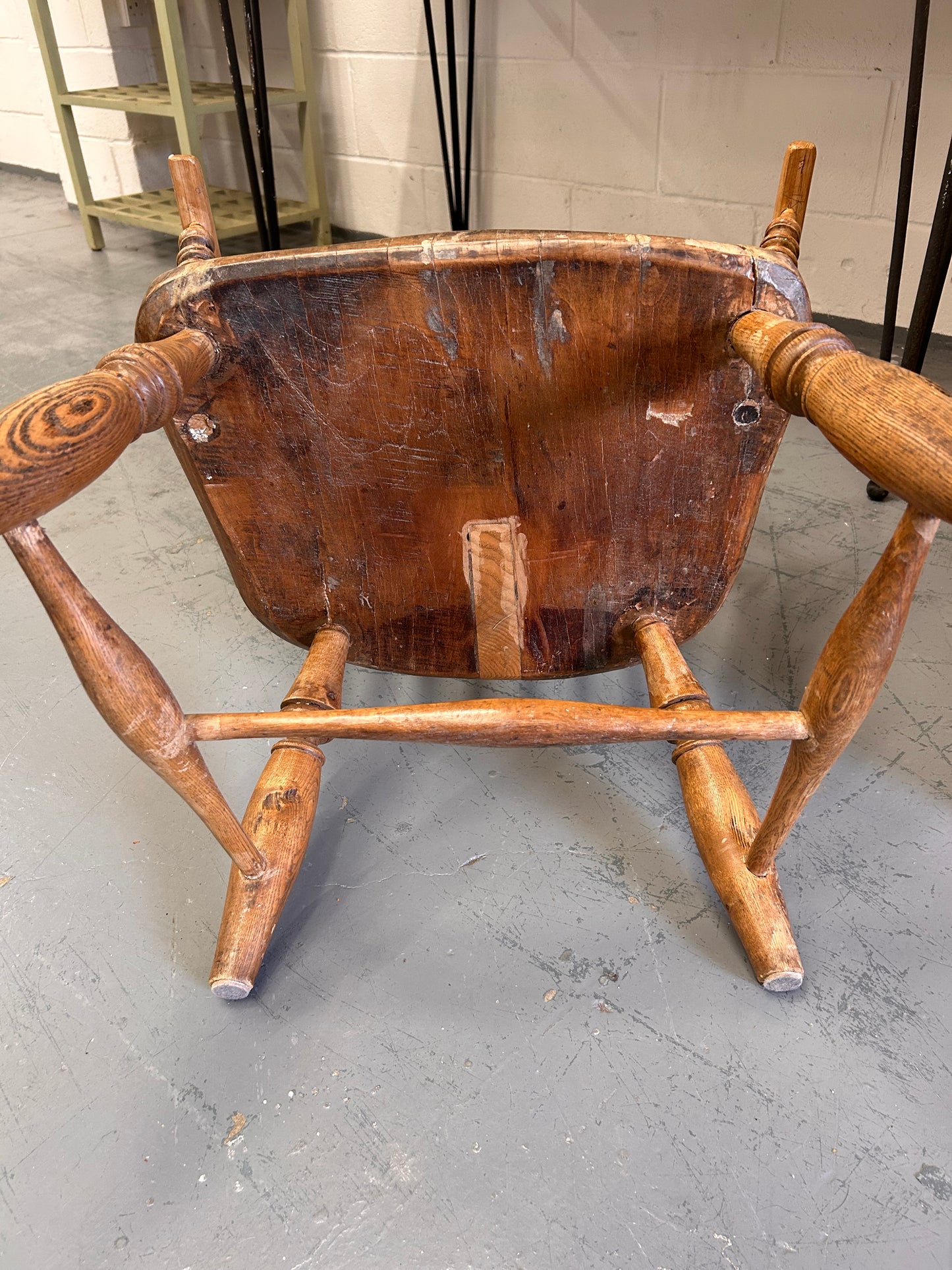 19thC English Hoop back Windsor armchair with spindles turned supports solid sturdy