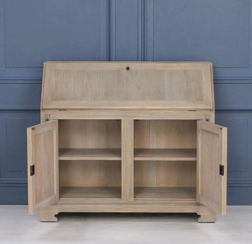 Rustic wooden bureau desk in solid cedar wood lockable