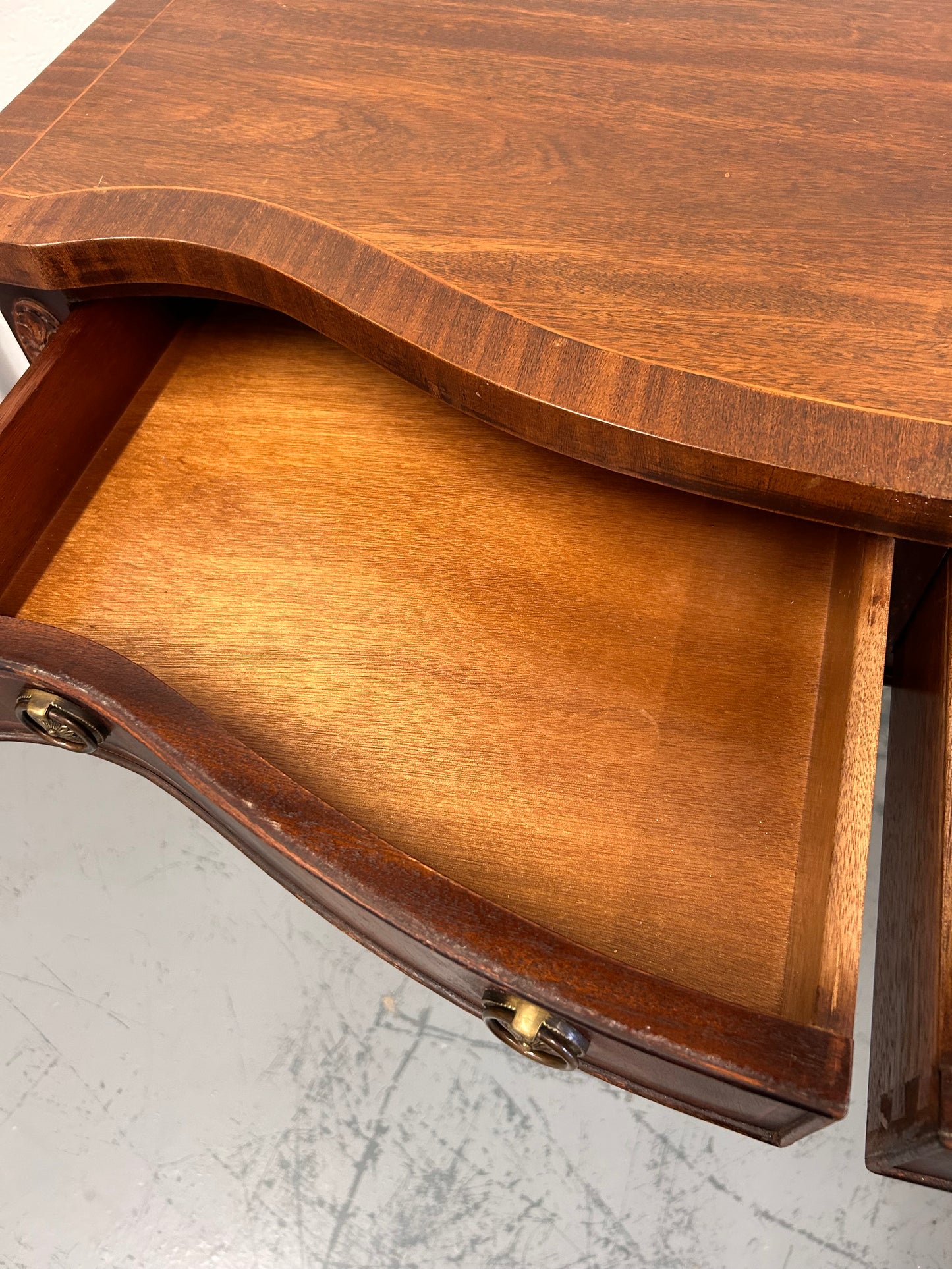 Vintage 1980’s Mahogany side table /writing desk elegant item nice condition