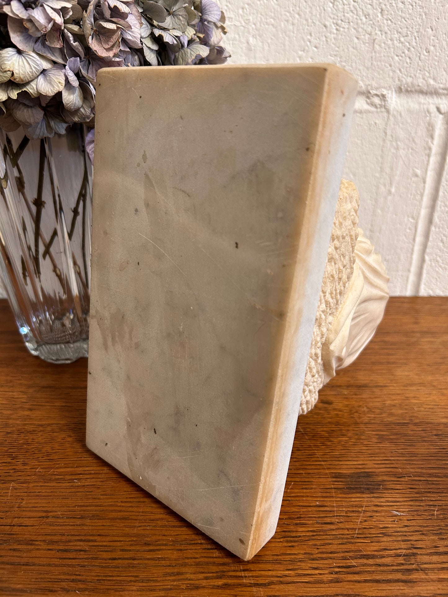 Vintage sculpture titled "Pieta" depicts Mary holding Jesus G. Ruggeri Alabaster & Marble
