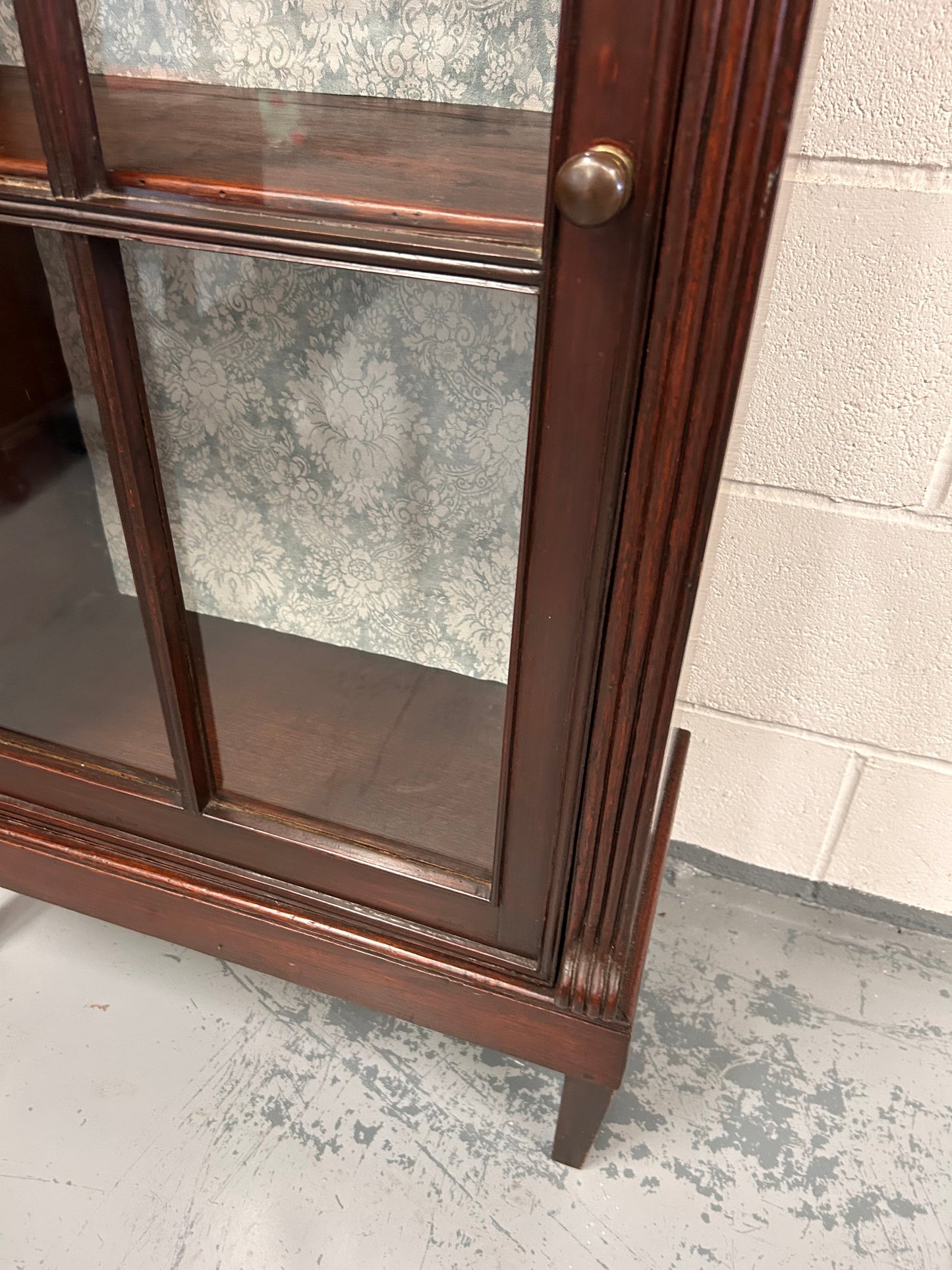 A vintage mahogany display cabinet with a glazed front great condition