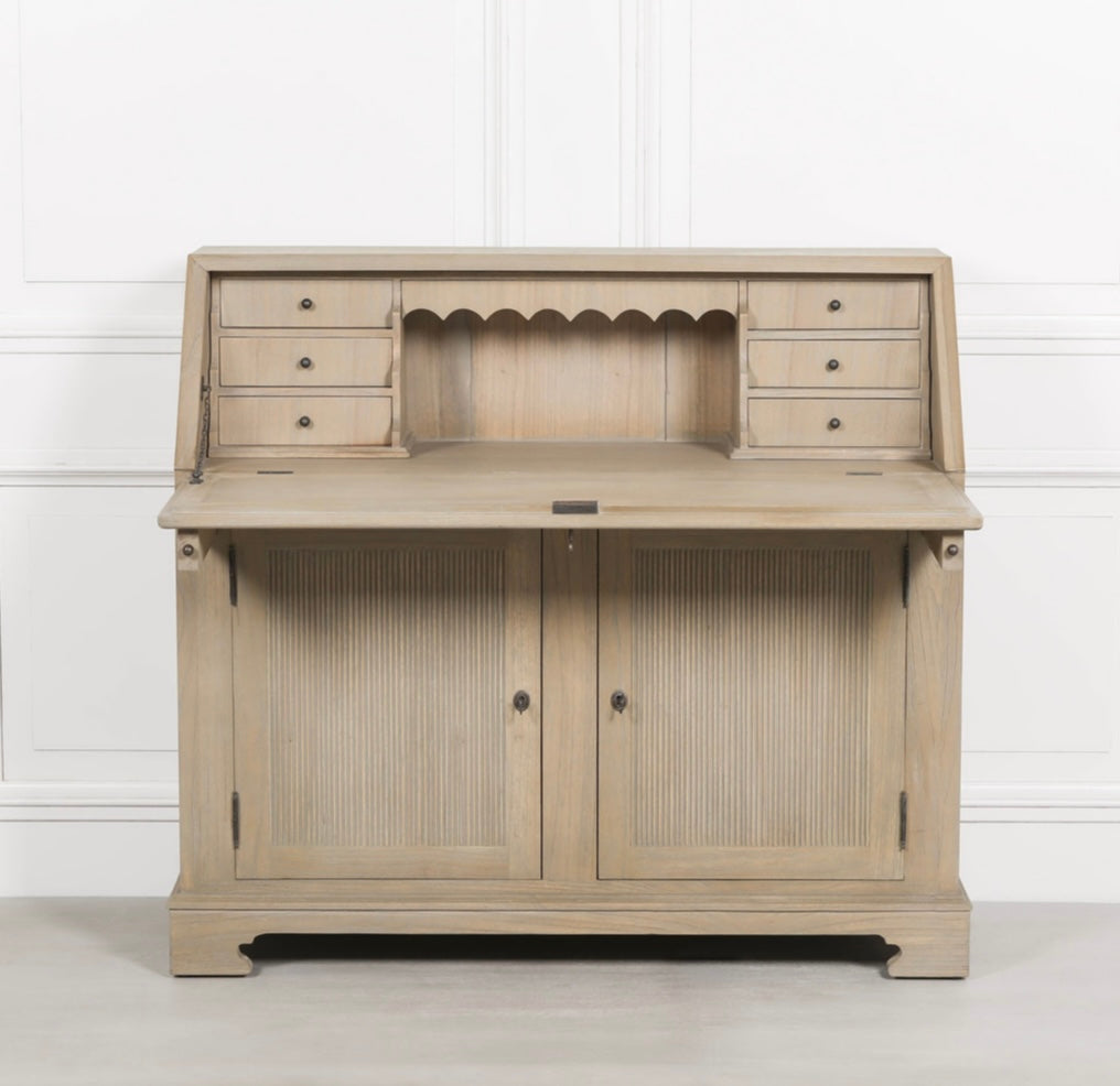 Rustic wooden bureau desk in solid cedar wood lockable