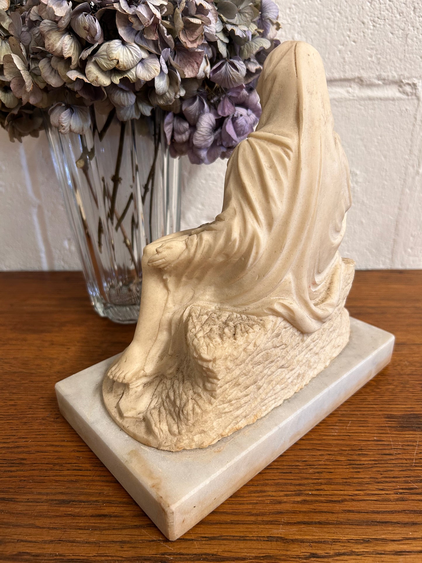 Vintage sculpture titled "Pieta" depicts Mary holding Jesus G. Ruggeri Alabaster & Marble
