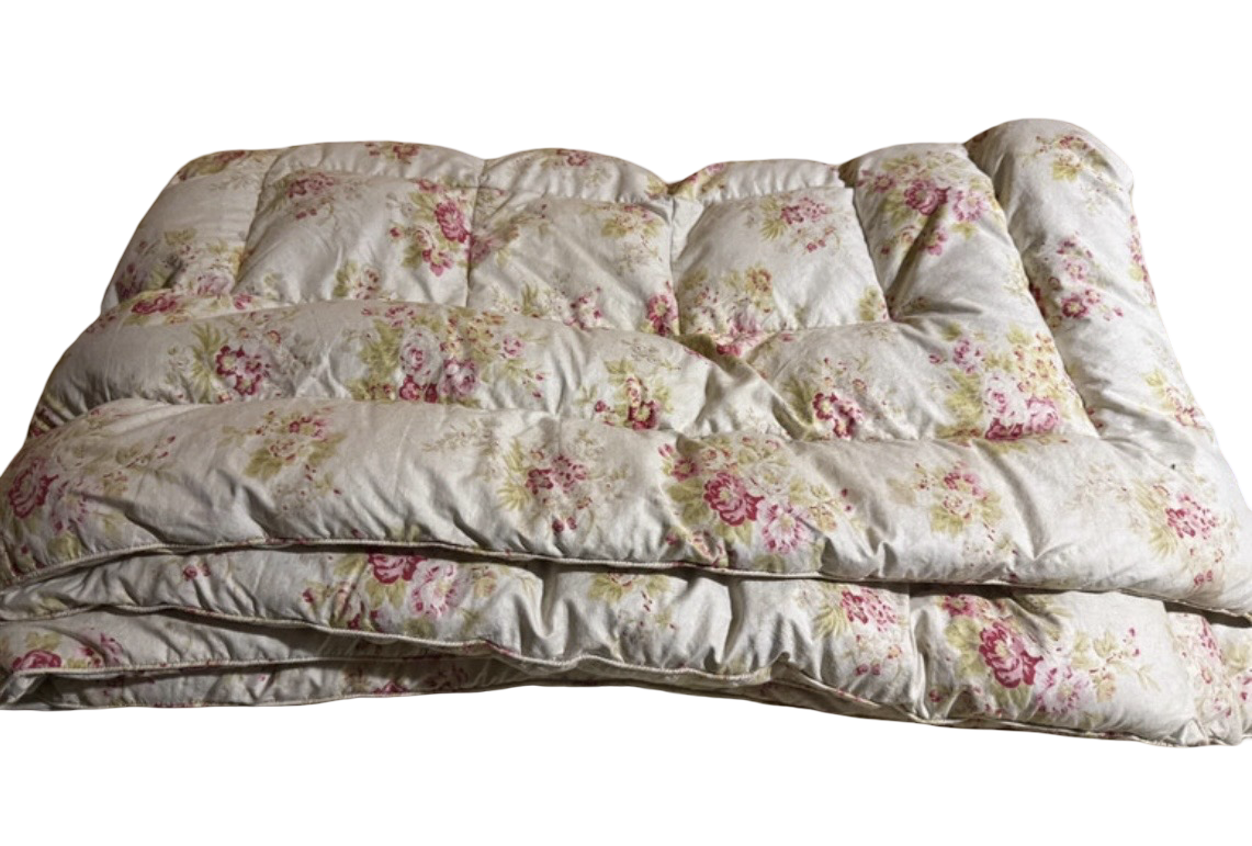 Vintage 1940s chintz plump feather filled eiderdown
