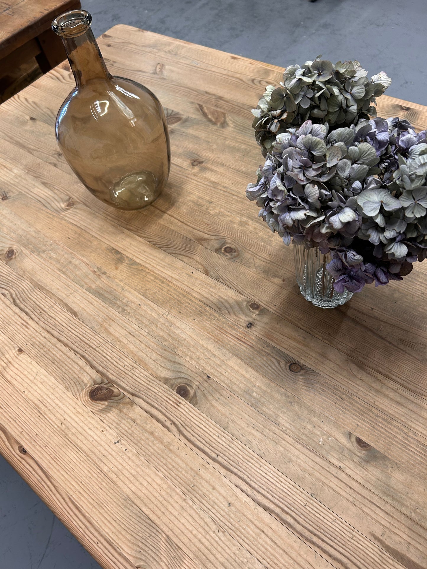 Classic design Large Vintage Farmhouse table thick wooden top Seat up-to 8 people