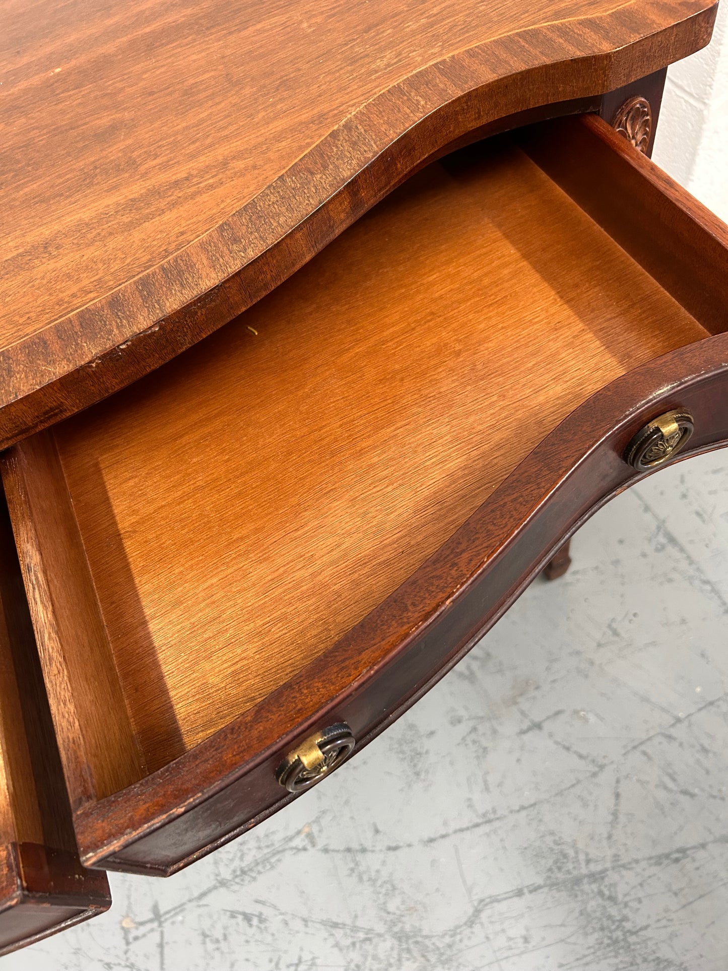 Vintage 1980’s Mahogany side table /writing desk elegant item nice condition
