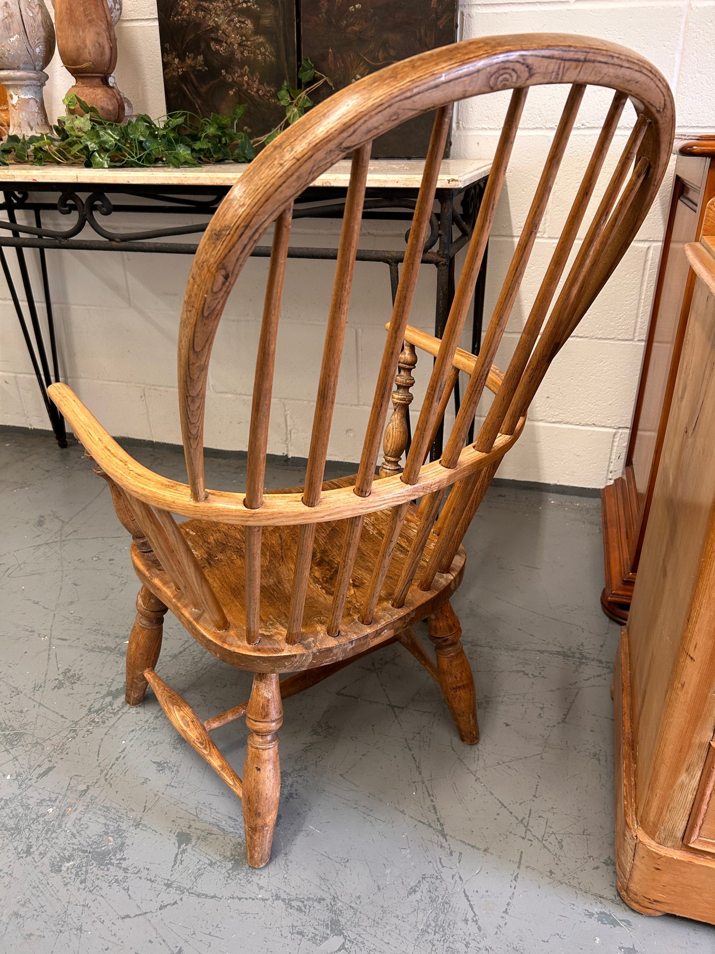 19thC English Hoop back Windsor armchair with spindles turned supports solid sturdy