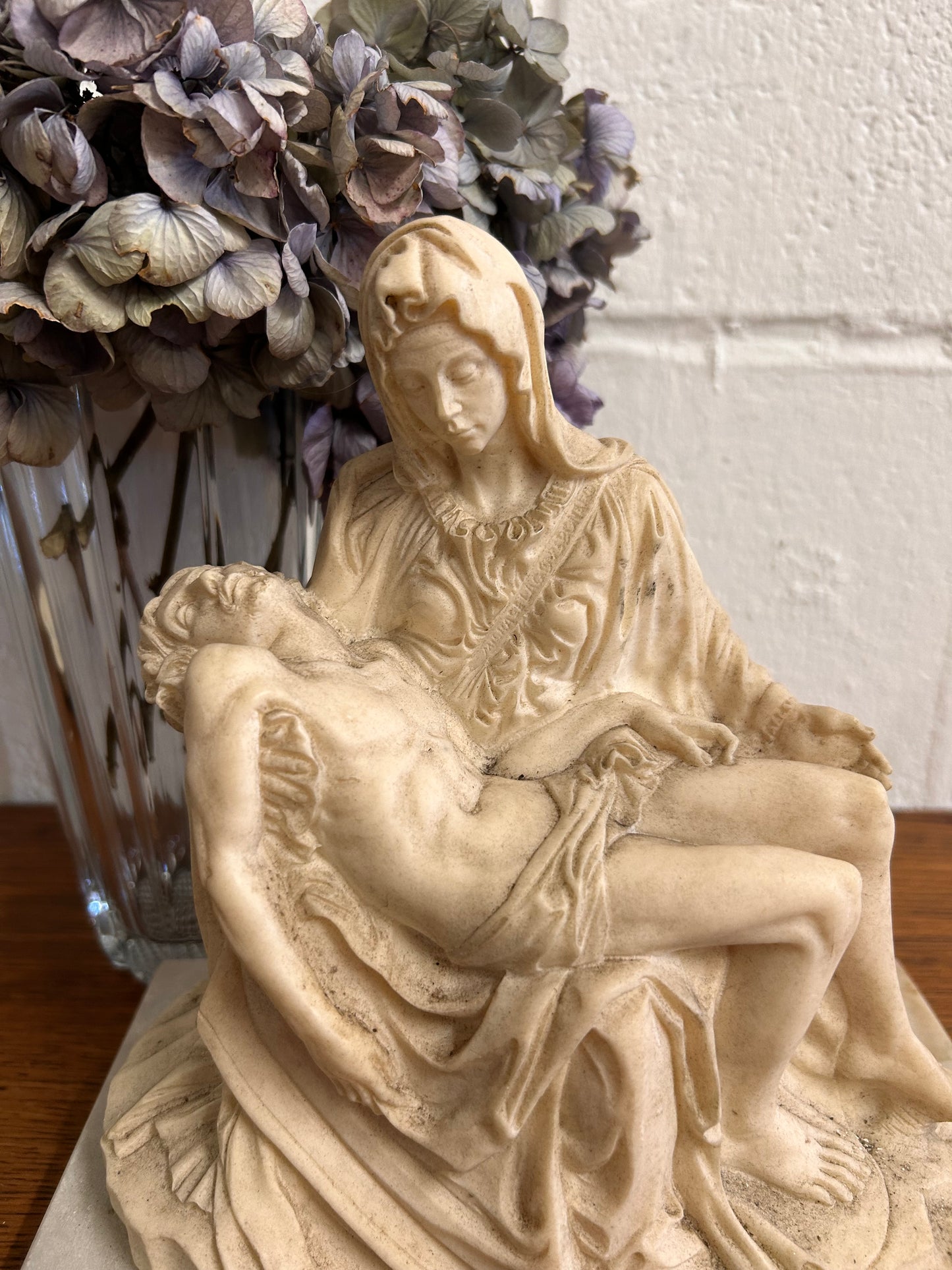 Vintage sculpture titled "Pieta" depicts Mary holding Jesus G. Ruggeri Alabaster & Marble