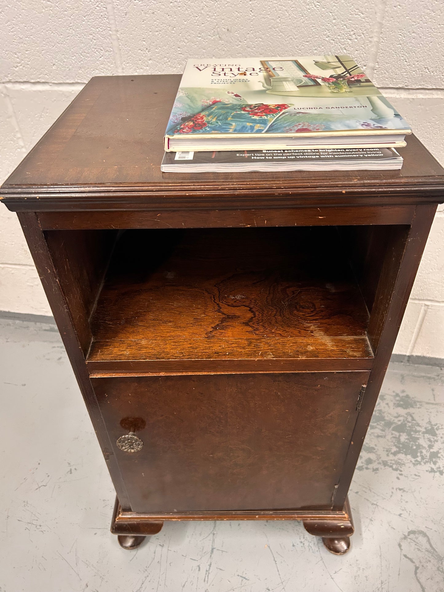 A nice little Vintage mahogany pot cupboard with under shelf.