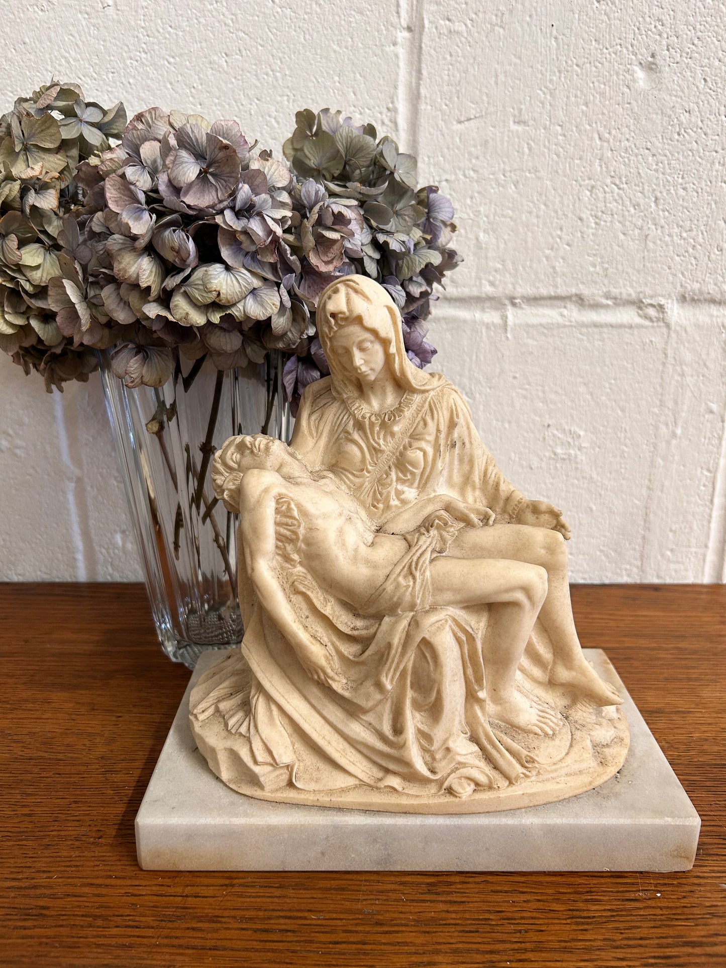 Vintage sculpture titled "Pieta" depicts Mary holding Jesus G. Ruggeri Alabaster & Marble