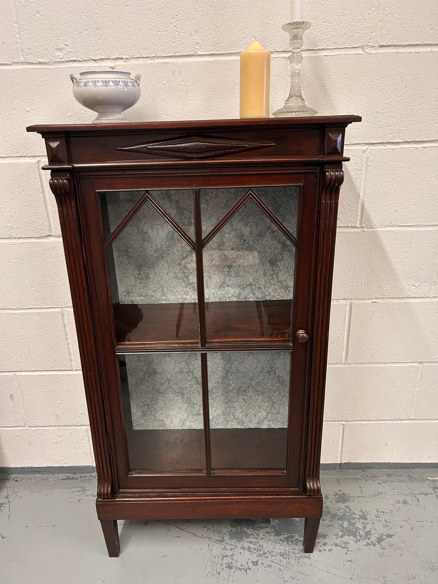 A vintage mahogany display cabinet with a glazed front great condition