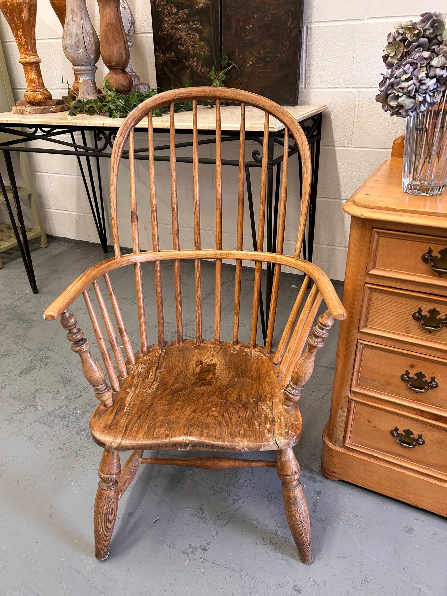 19thC English Hoop back Windsor armchair with spindles turned supports solid sturdy
