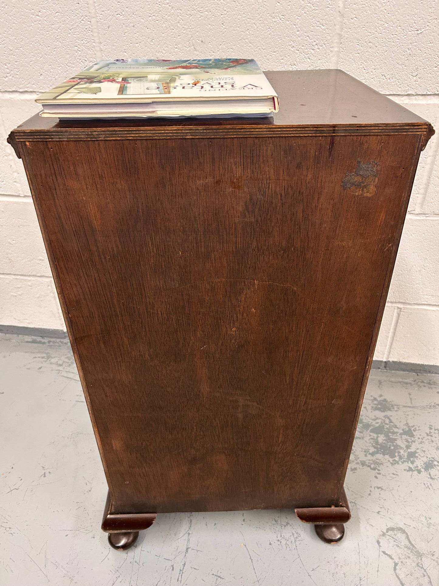 A nice little Vintage mahogany pot cupboard with under shelf.