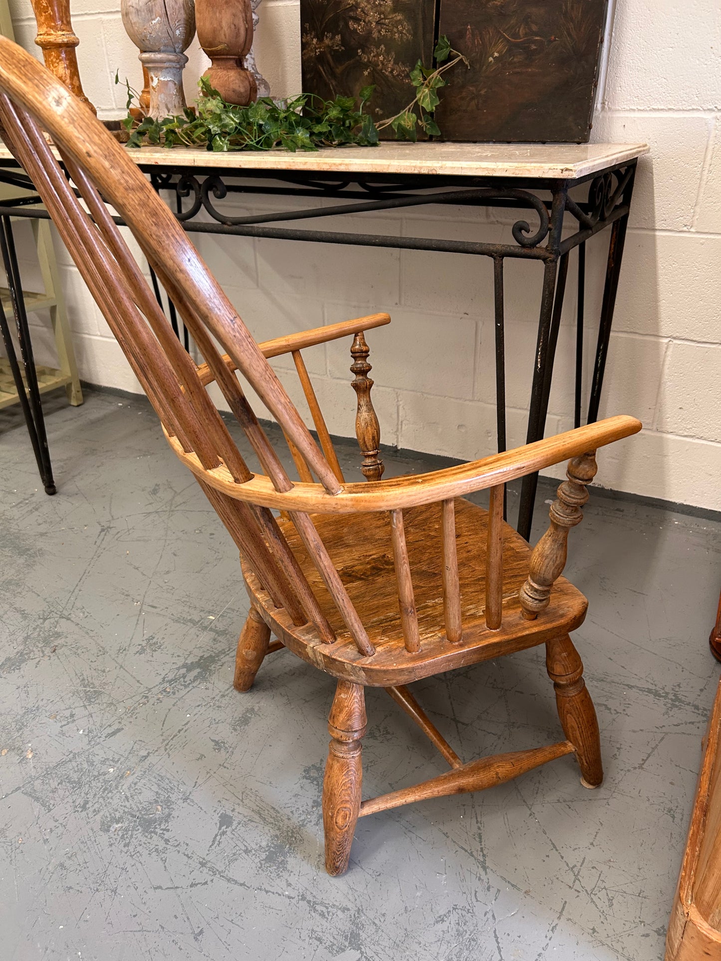 19thC English Hoop back Windsor armchair with spindles turned supports solid sturdy