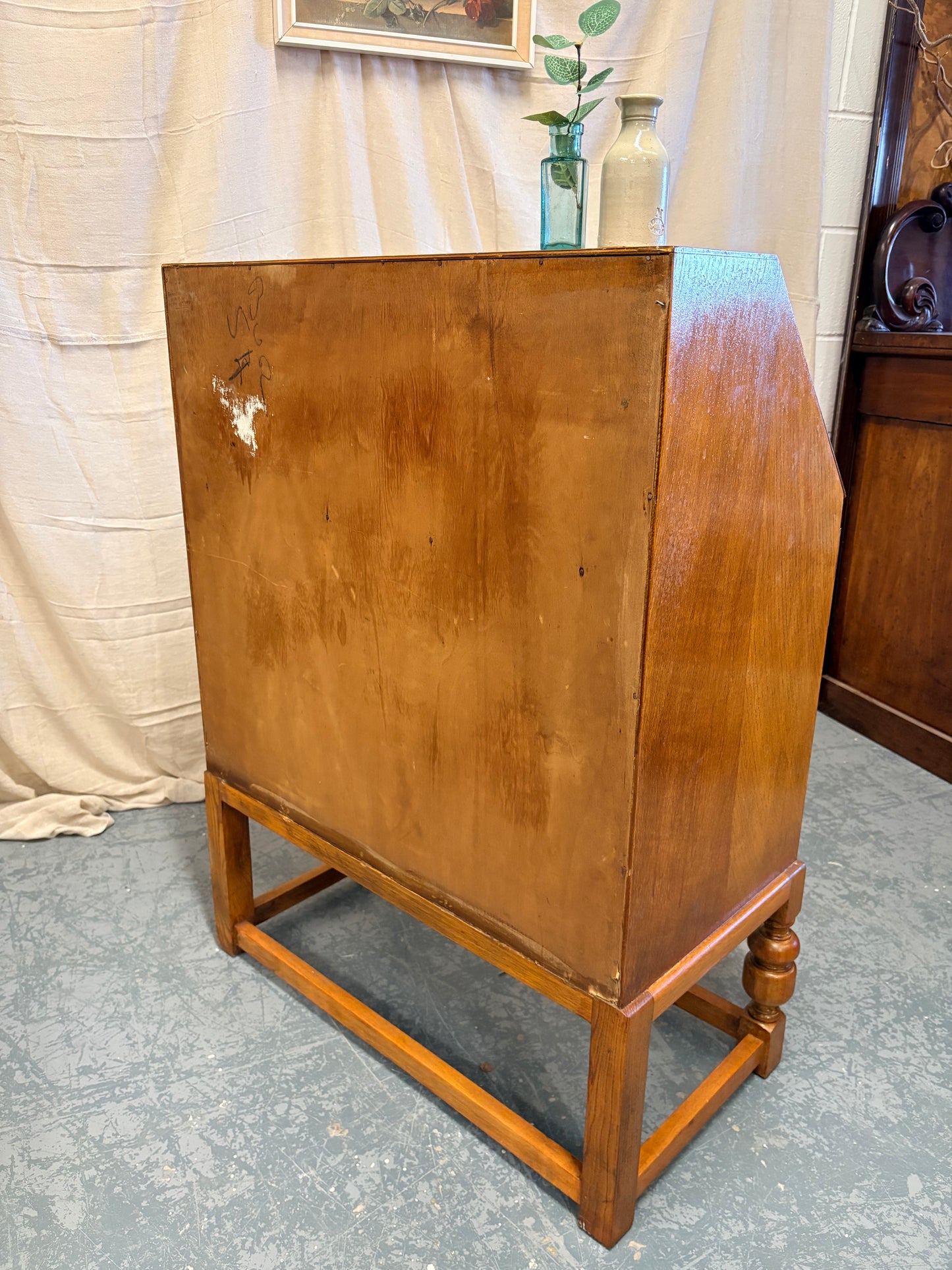 Mid Century bureau writing desk with storage drawers & Key