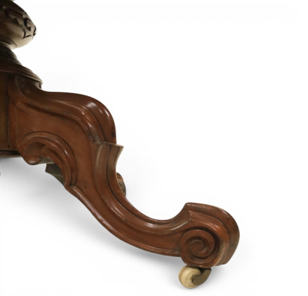 Victorian Antique mahogany oval Dining table Carved legs on castors