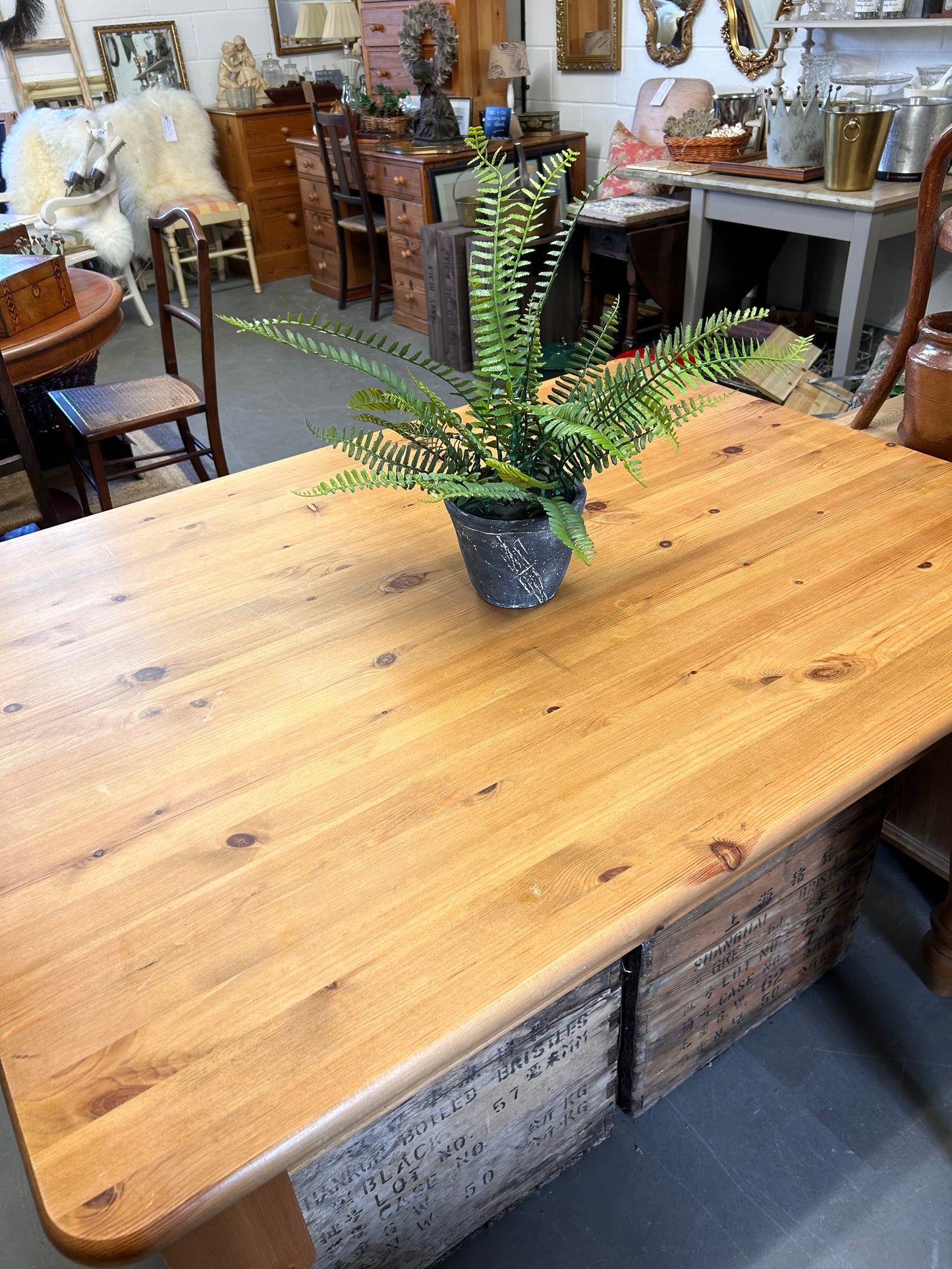 Traditional pine dining table turned leg supports - country cottage farmhouse kitchen