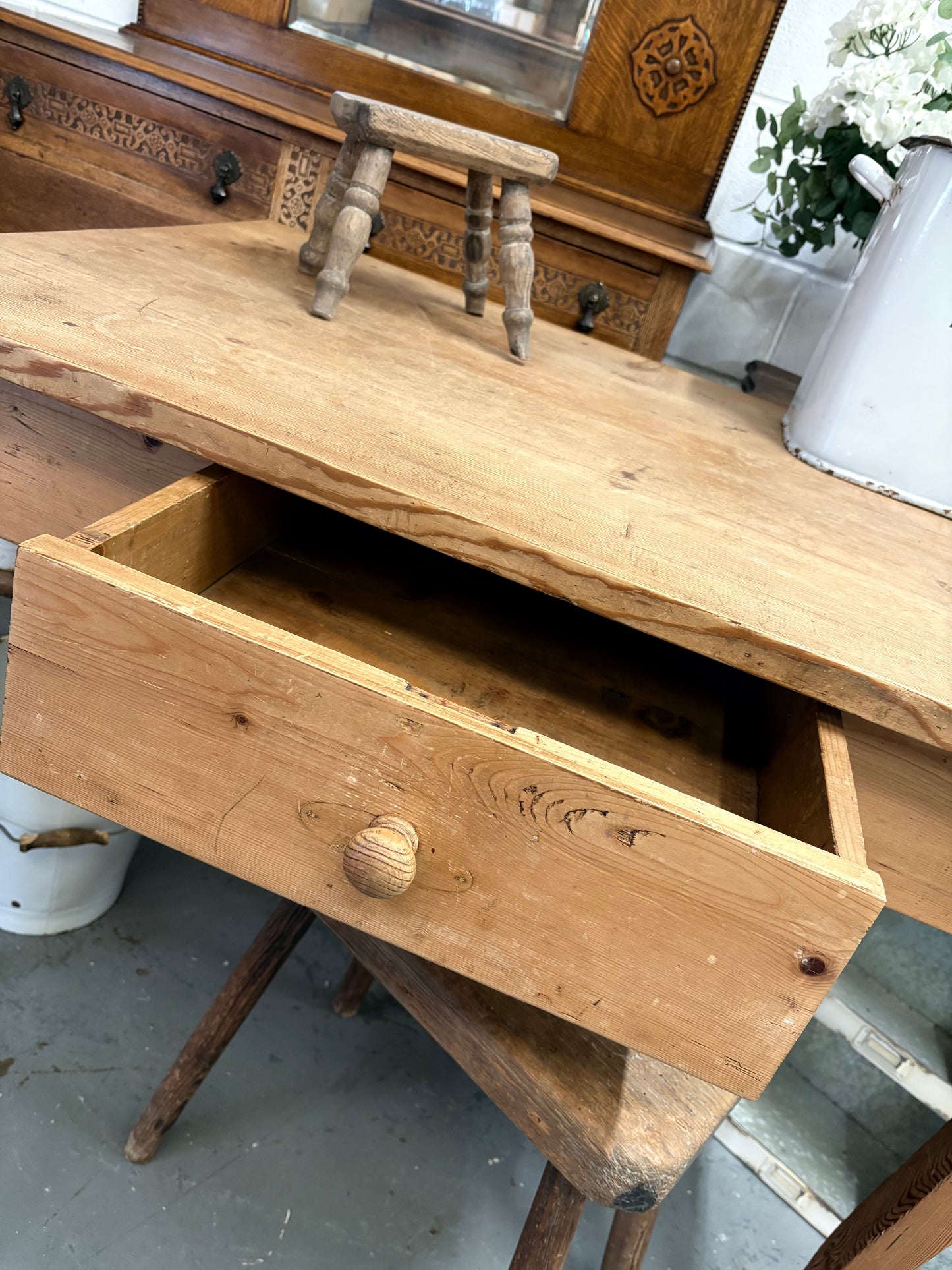 Rustic stripped pine 4 seat kitchen Dining table cabriole legs & cutlery drawer