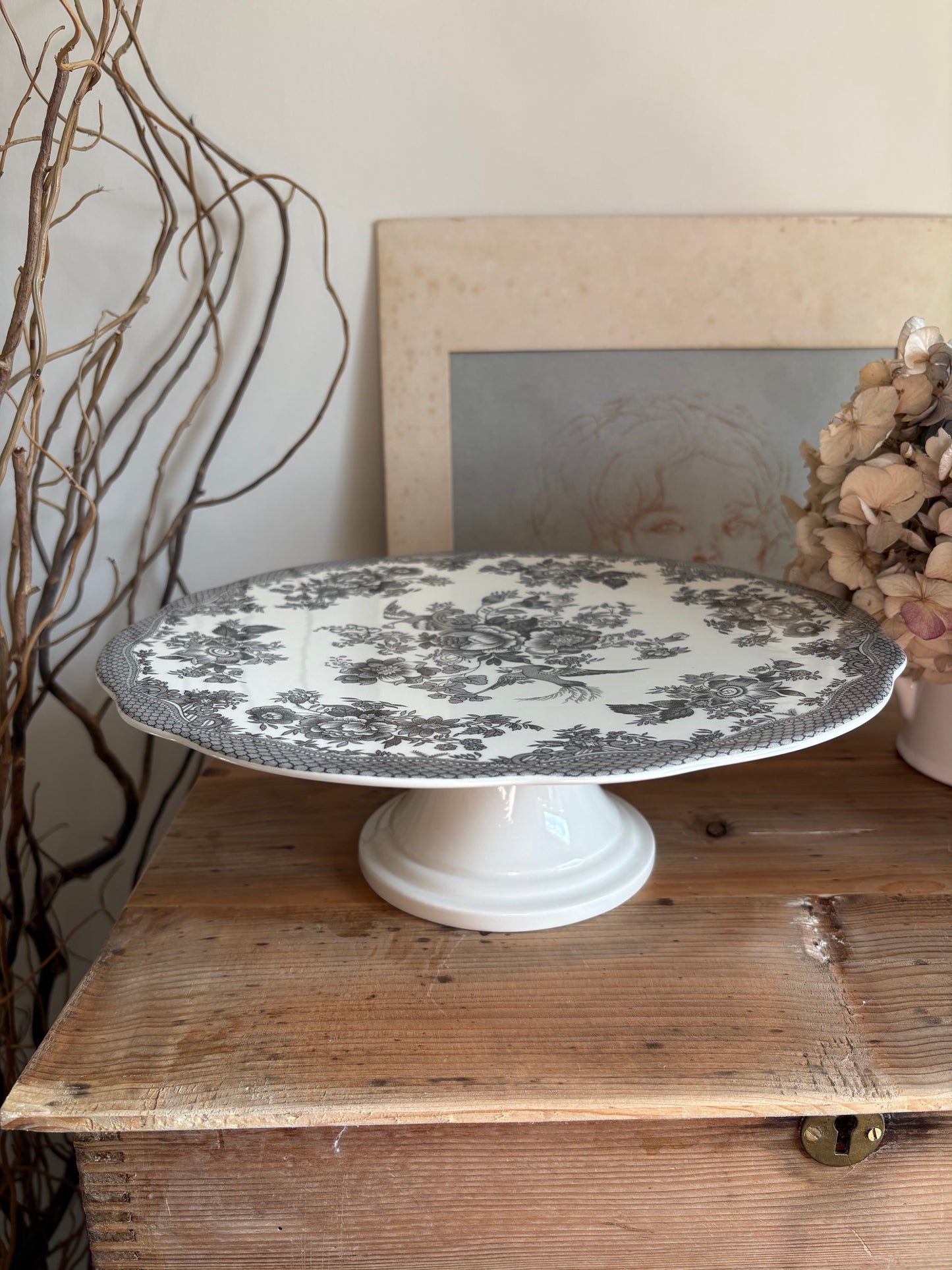 Charcoal and white vintage asiatic pheasant round cake stand