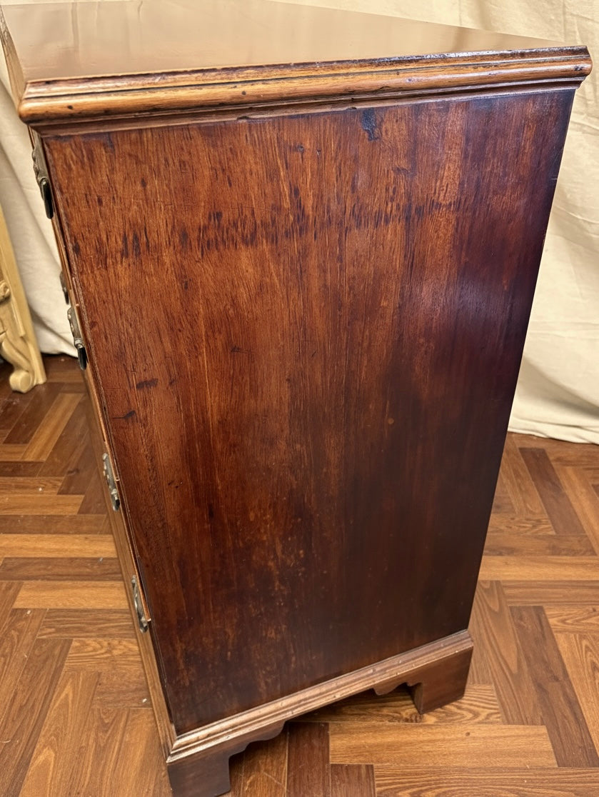 Superb Early 20th century Georgian design walnut kneehole desk Beautiful condition