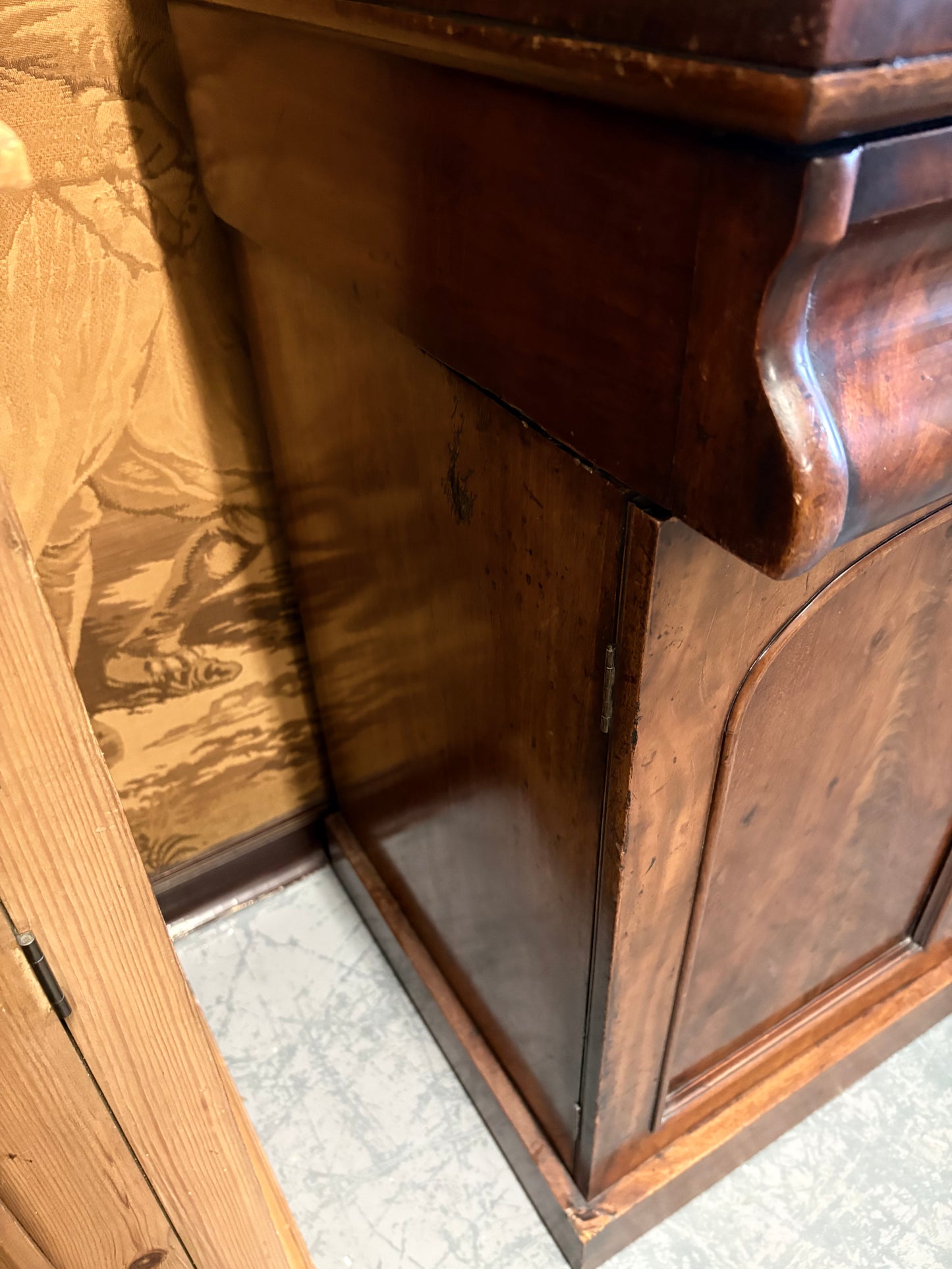 Carved Country House Victorian Mahogany sideboard Console table cupboard drawers
