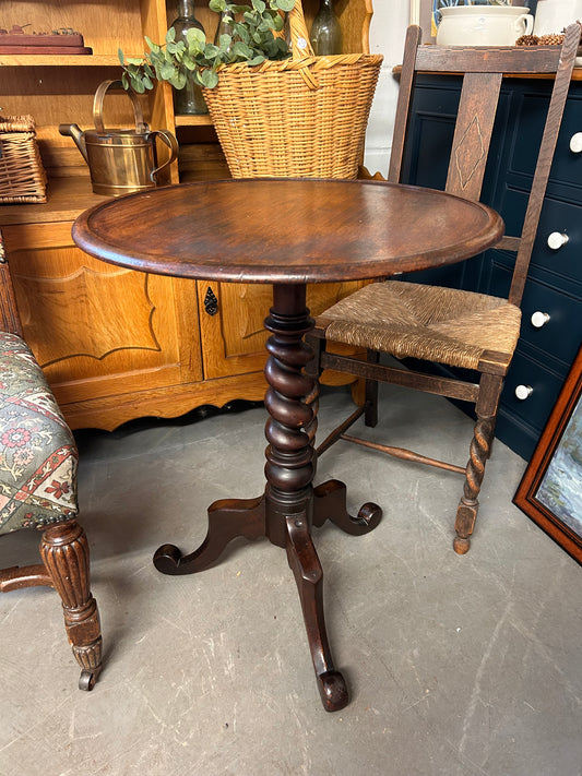 Beautiful Victorian Mahogany tripod table dish top twisted stem