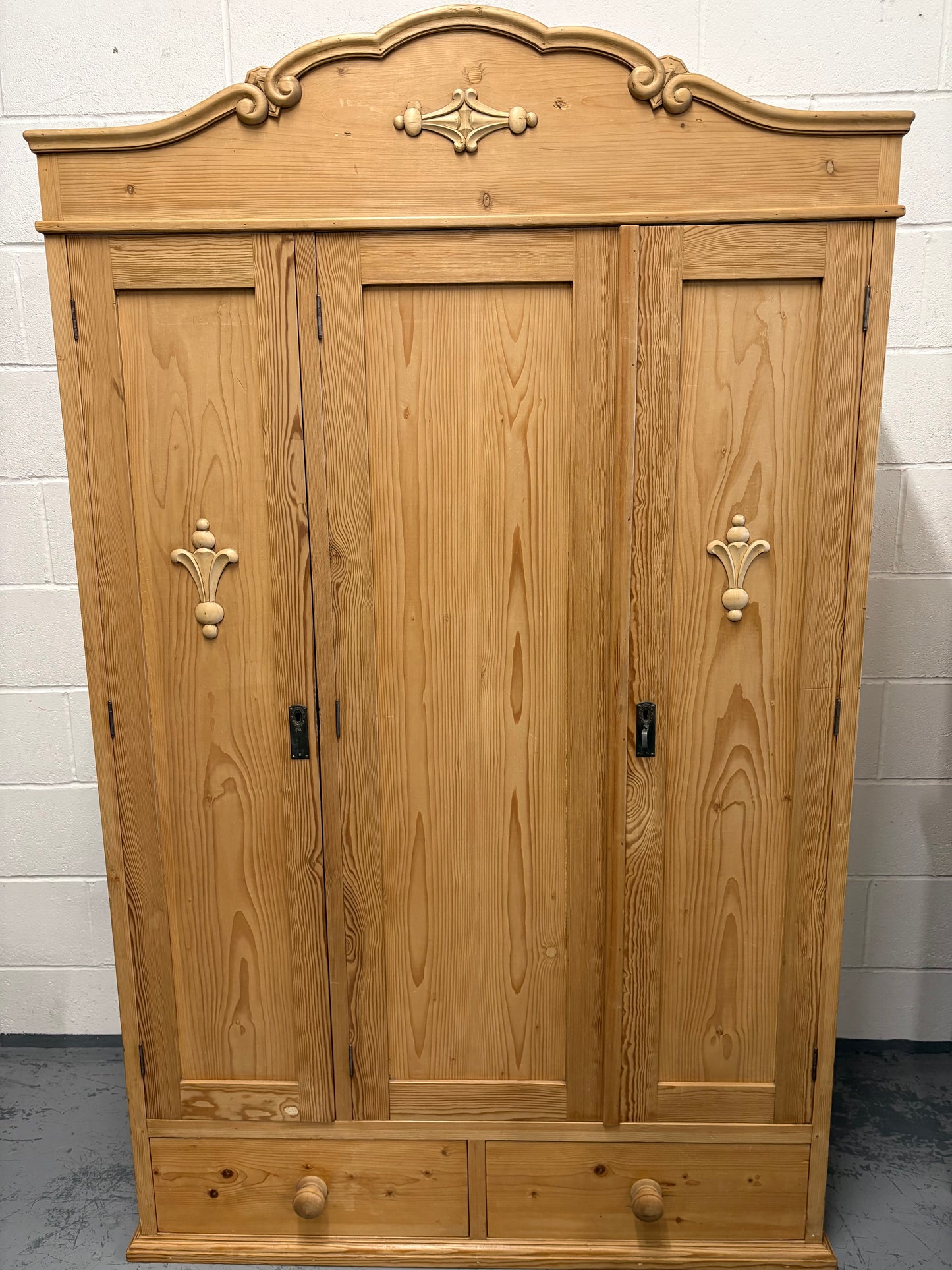 Dutch antique pine triple wardrobe beautiful clean tidy condition