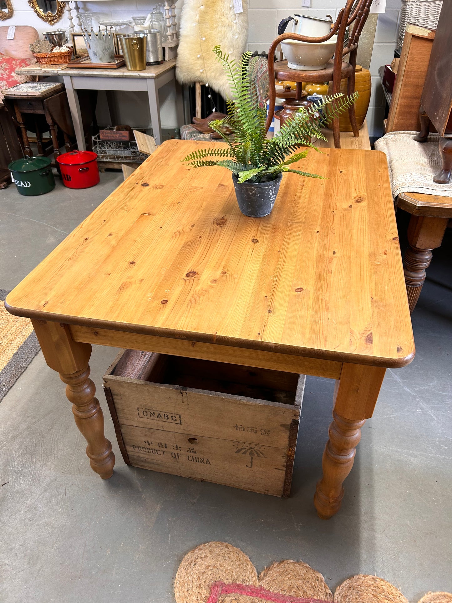 Traditional pine dining table turned leg supports - country cottage farmhouse kitchen