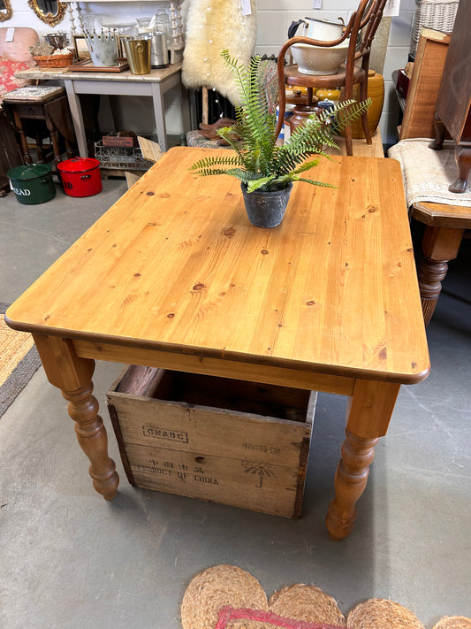 Traditional pine dining table turned leg supports - country cottage farmhouse kitchen