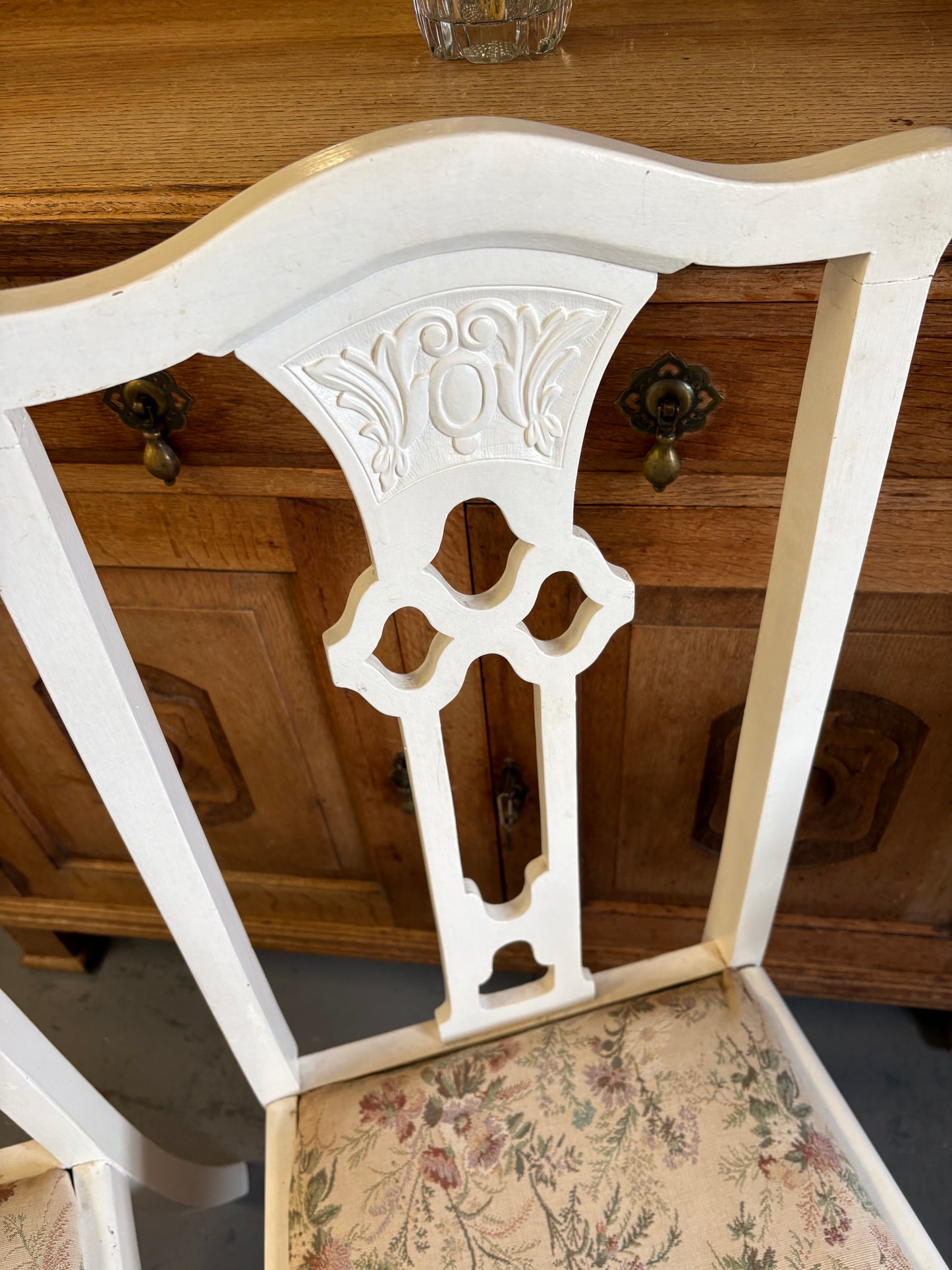 Pair of white fabric covered carved Edwardian occasional or bedroom chairs