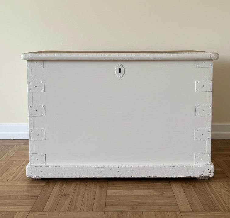 Old Victorian painted shabby pine blanket box / trunk / coffee table / storage chest