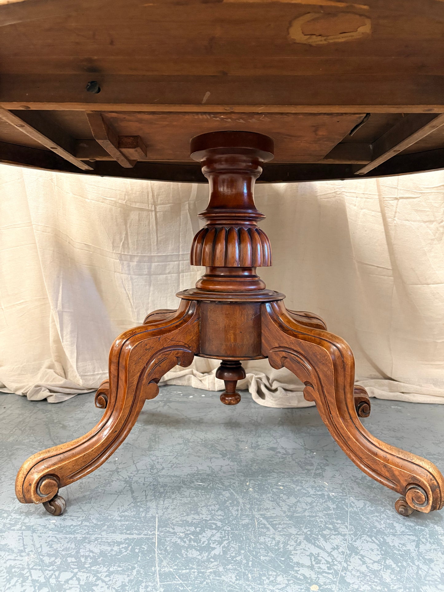 Victorian Antique Mahogany Oval Tilting Breakfast Table Carved legs