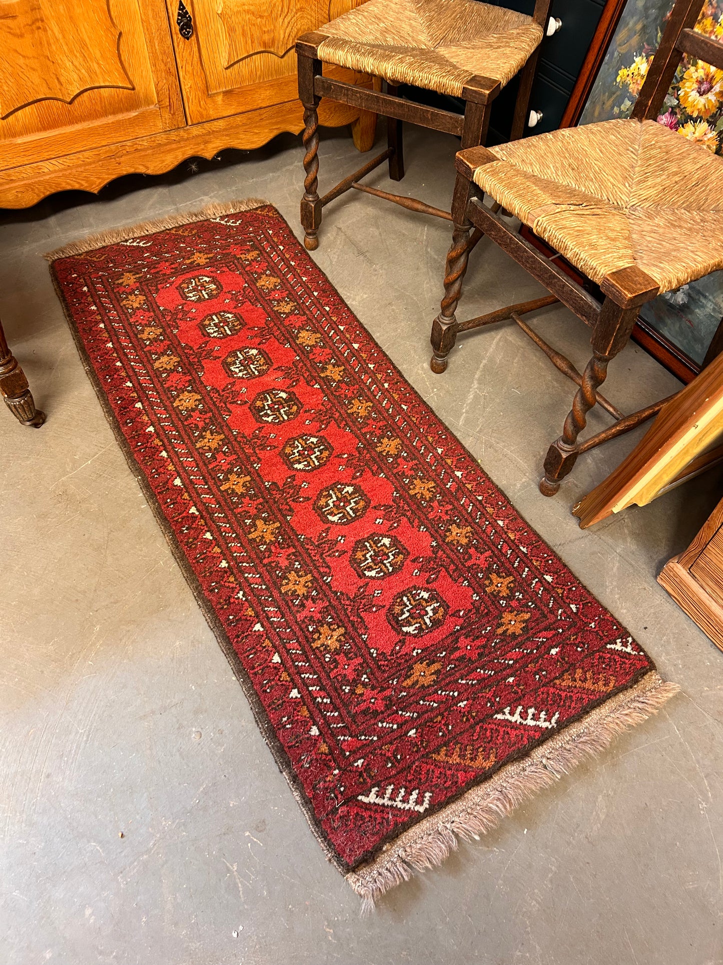 Wool vintage rug runner in great condition traditional design