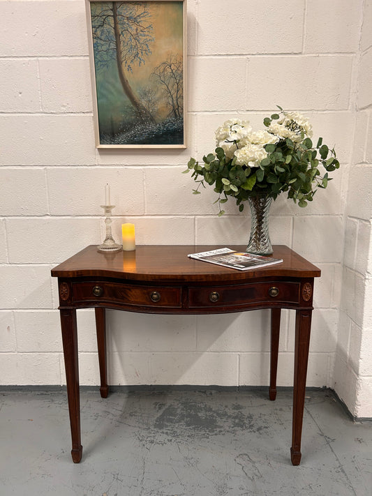Vintage 1980’s Mahogany side table /writing desk elegant item nice condition