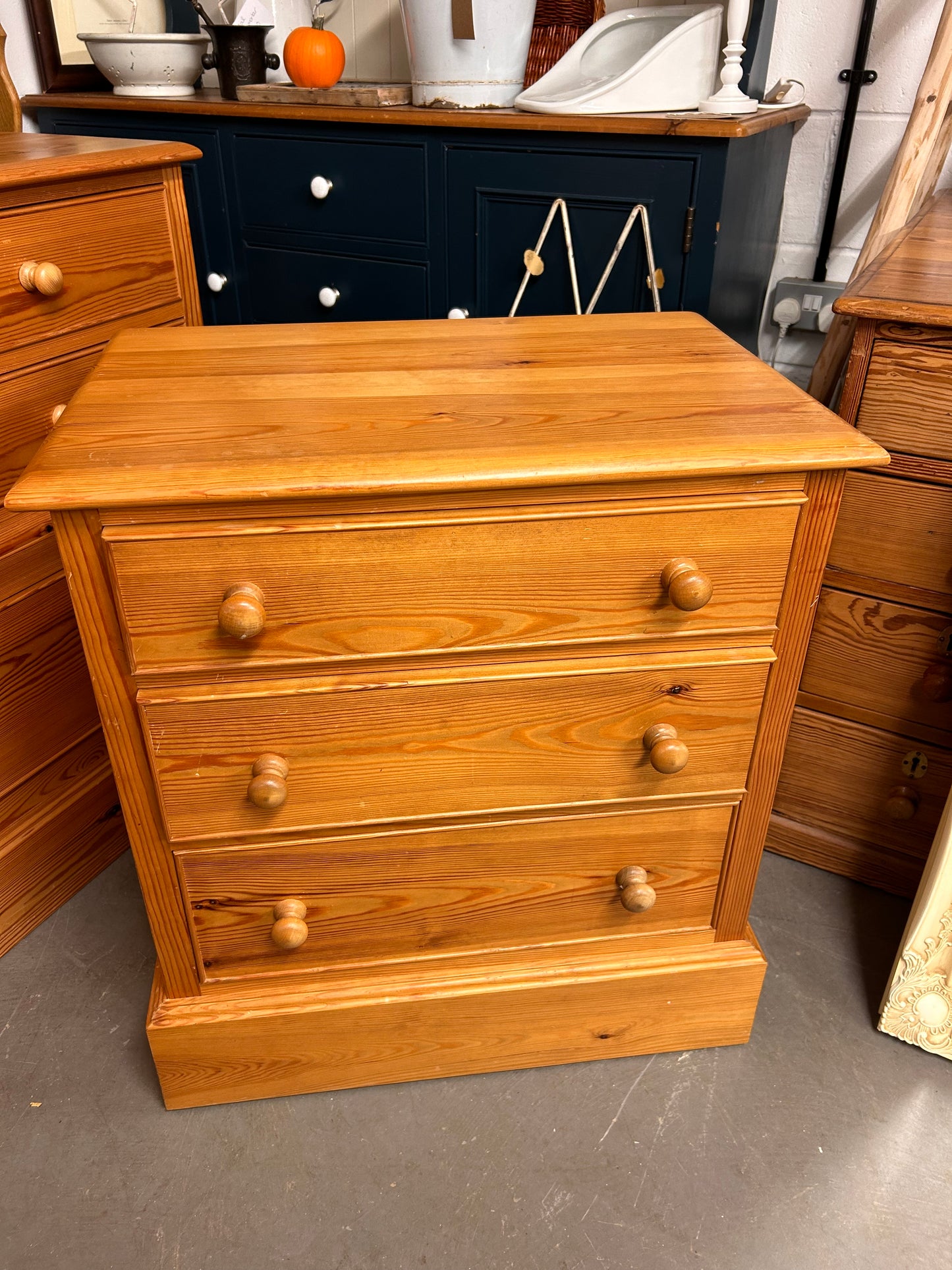 Small preloved vintage good quality pine chest of drawers.