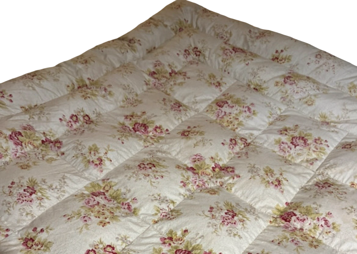 Vintage 1940s chintz plump feather filled eiderdown