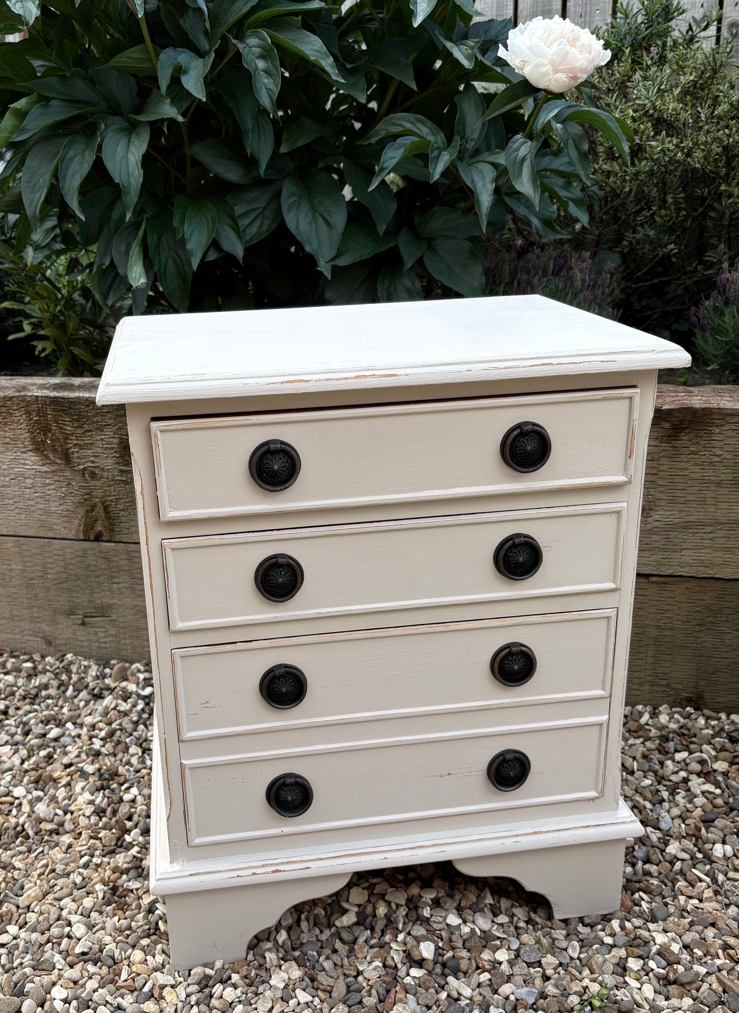 Small 20thC Chest of 3 drawers Ideal side / lamp table / Desktop