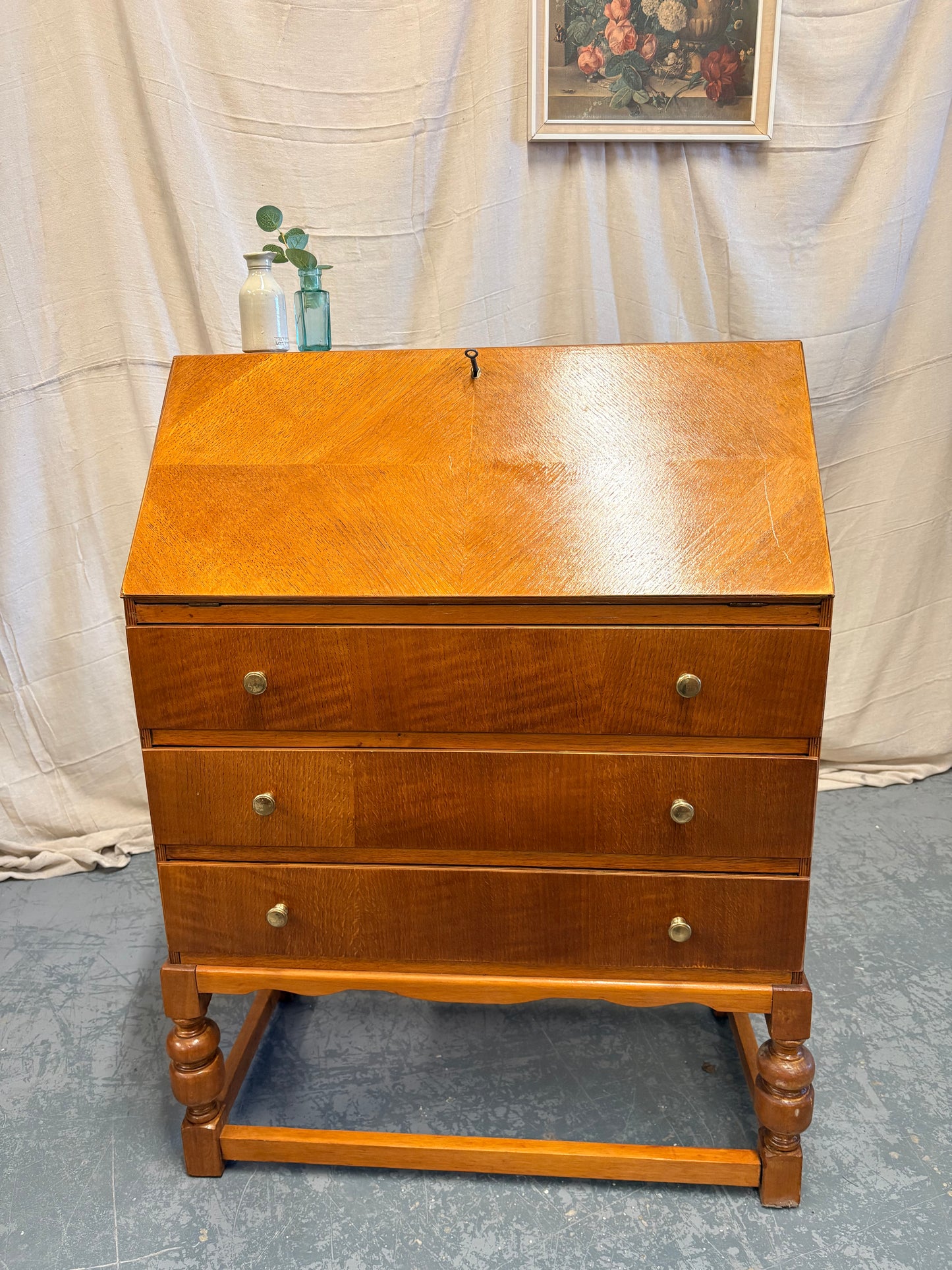 Mid Century bureau writing desk with storage drawers & Key