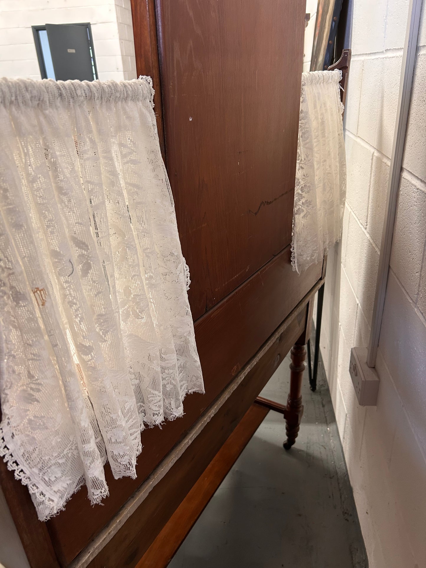Beautiful washstand from the 1900s with a mirror and marble top tiled back excellent condition