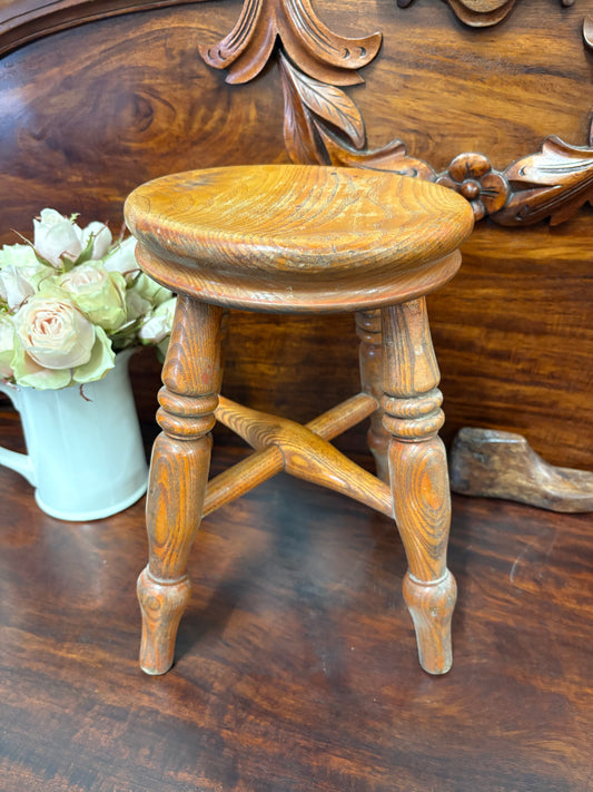 A 19th-century country style hearth / milking stool Turned legs