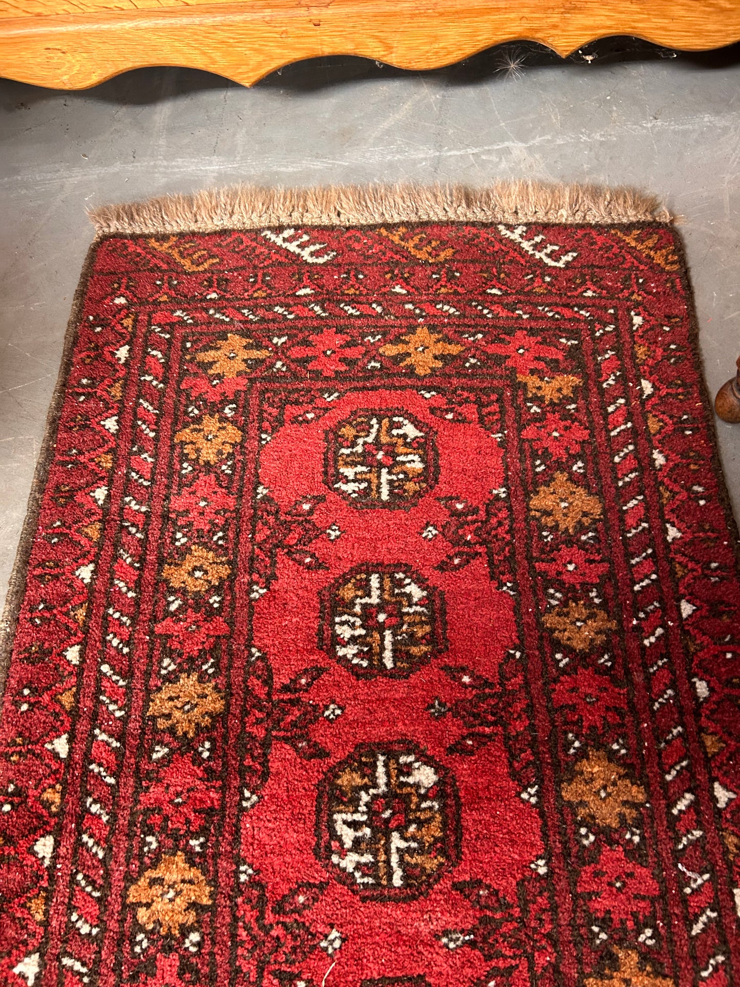 Wool vintage rug runner in great condition traditional design