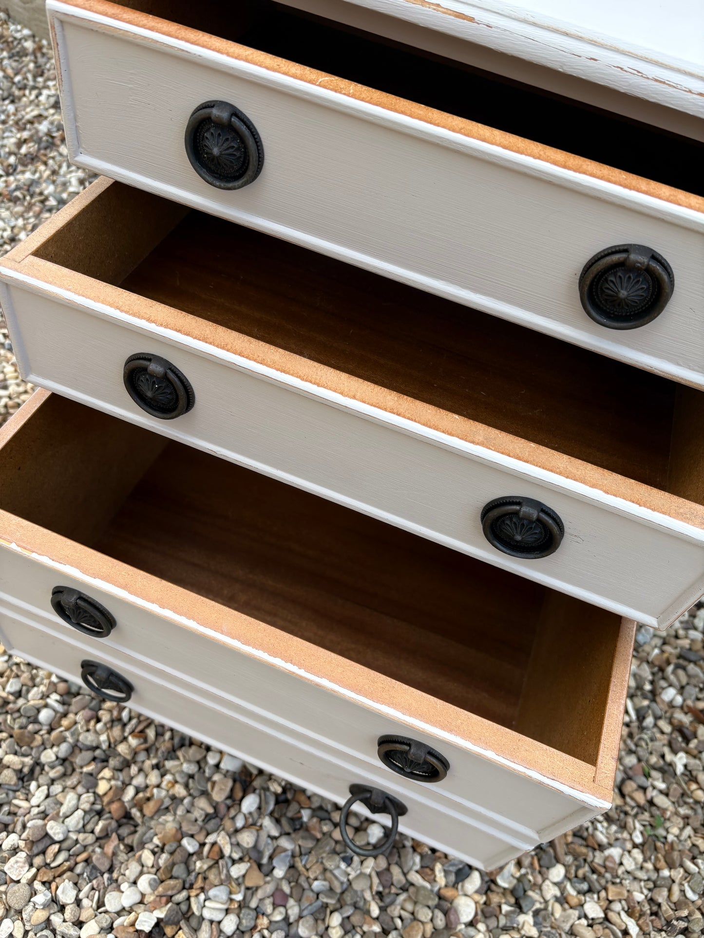 Small 20thC Chest of 3 drawers Ideal side / lamp table / Desktop