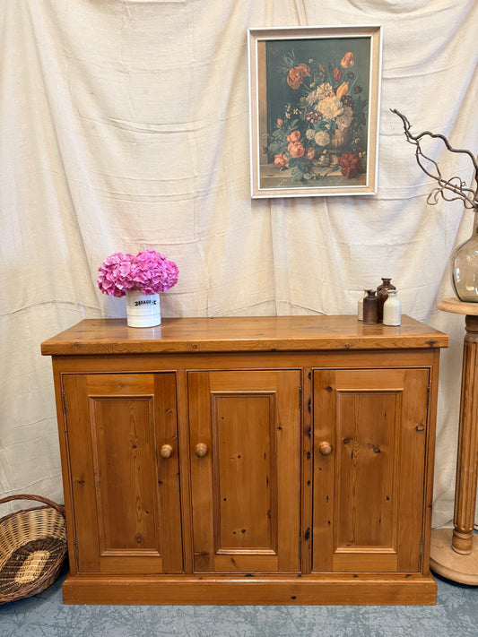 Quality Vintage pine 3 door Storage Cabinet Sideboard Country Farmhouse style