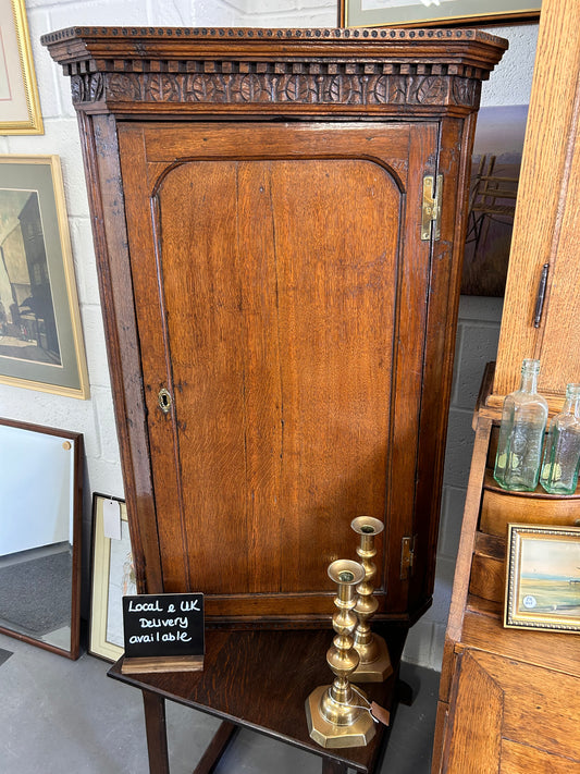 18th Century Carved oak corner wall cupboard beautiful details